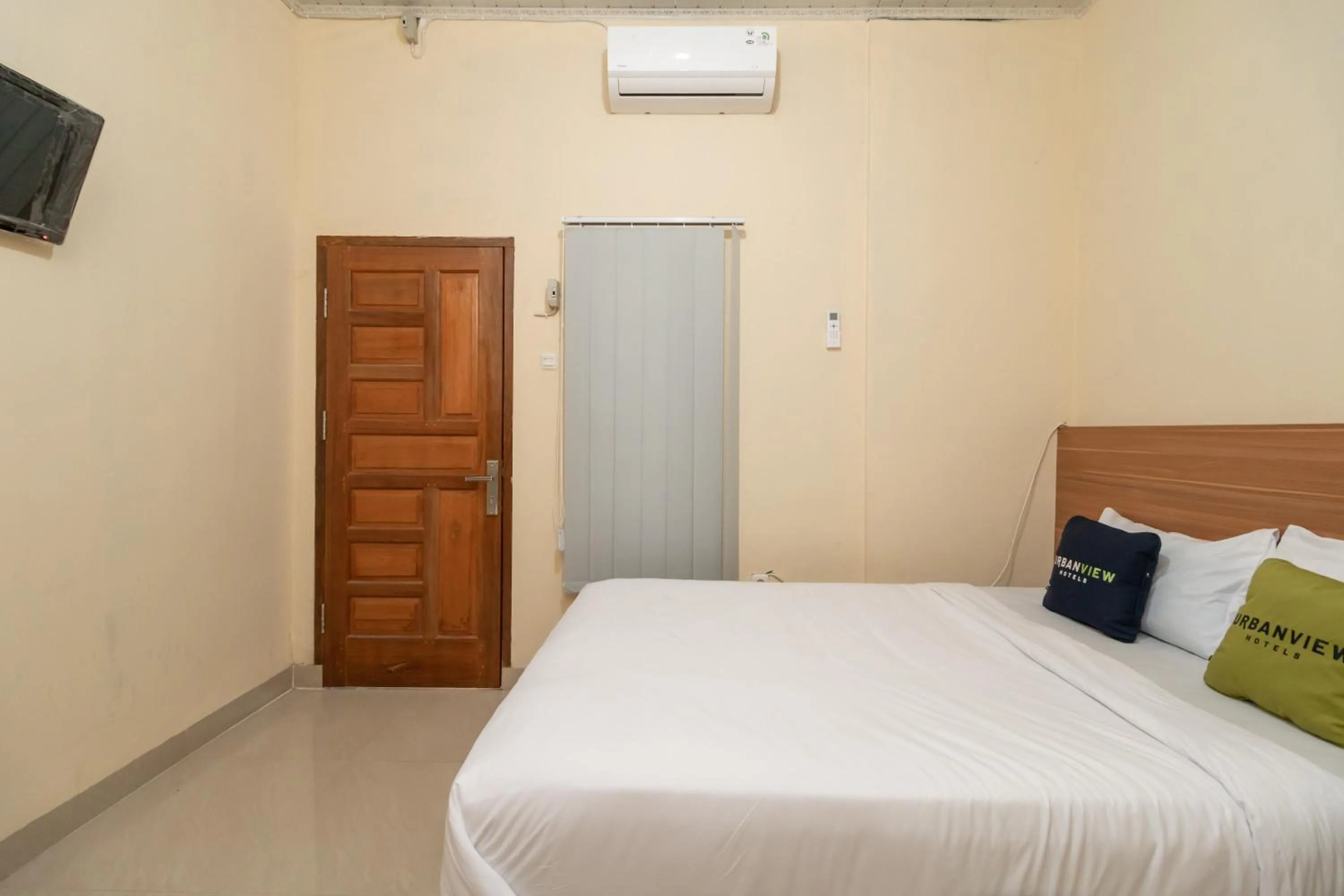 Bedroom, Bed in Urbanview Hotel Salsabilah Palembang by RedDoorz