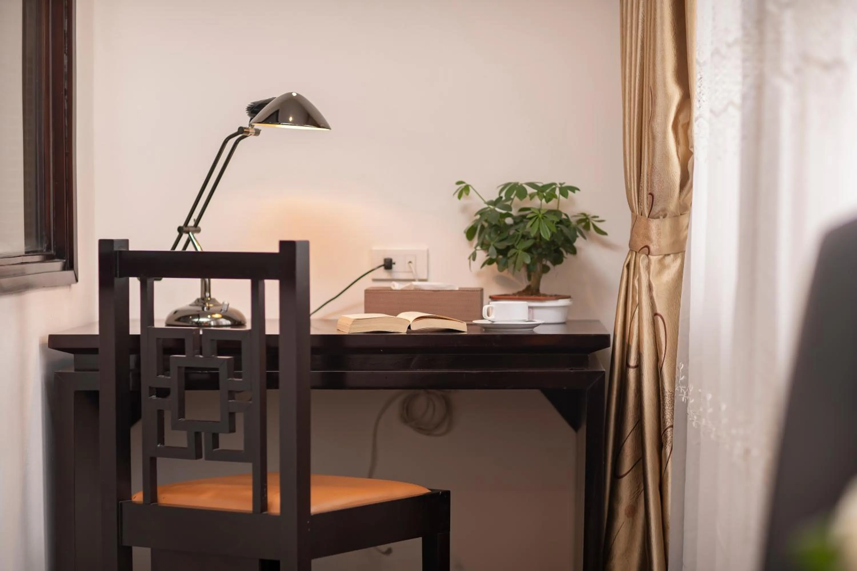 hair dresser in TK123 Hanoi Hotel