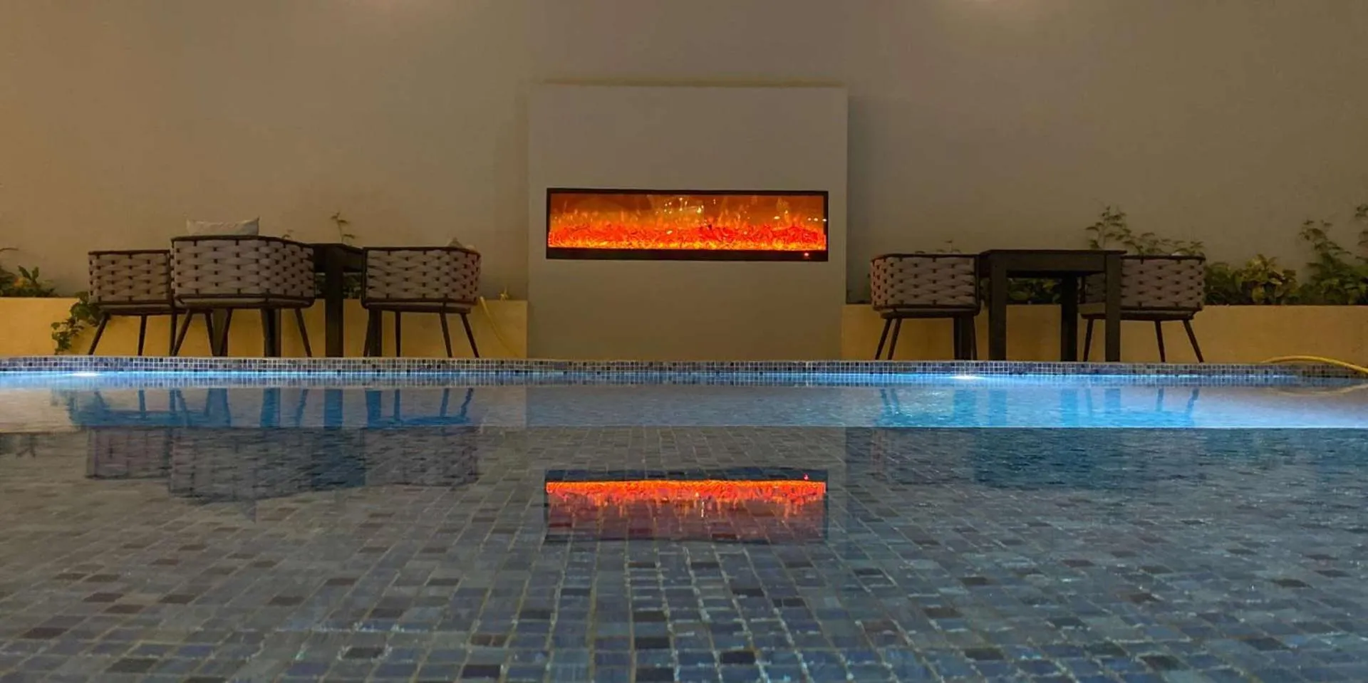 Swimming pool in AXIL HÔTEL