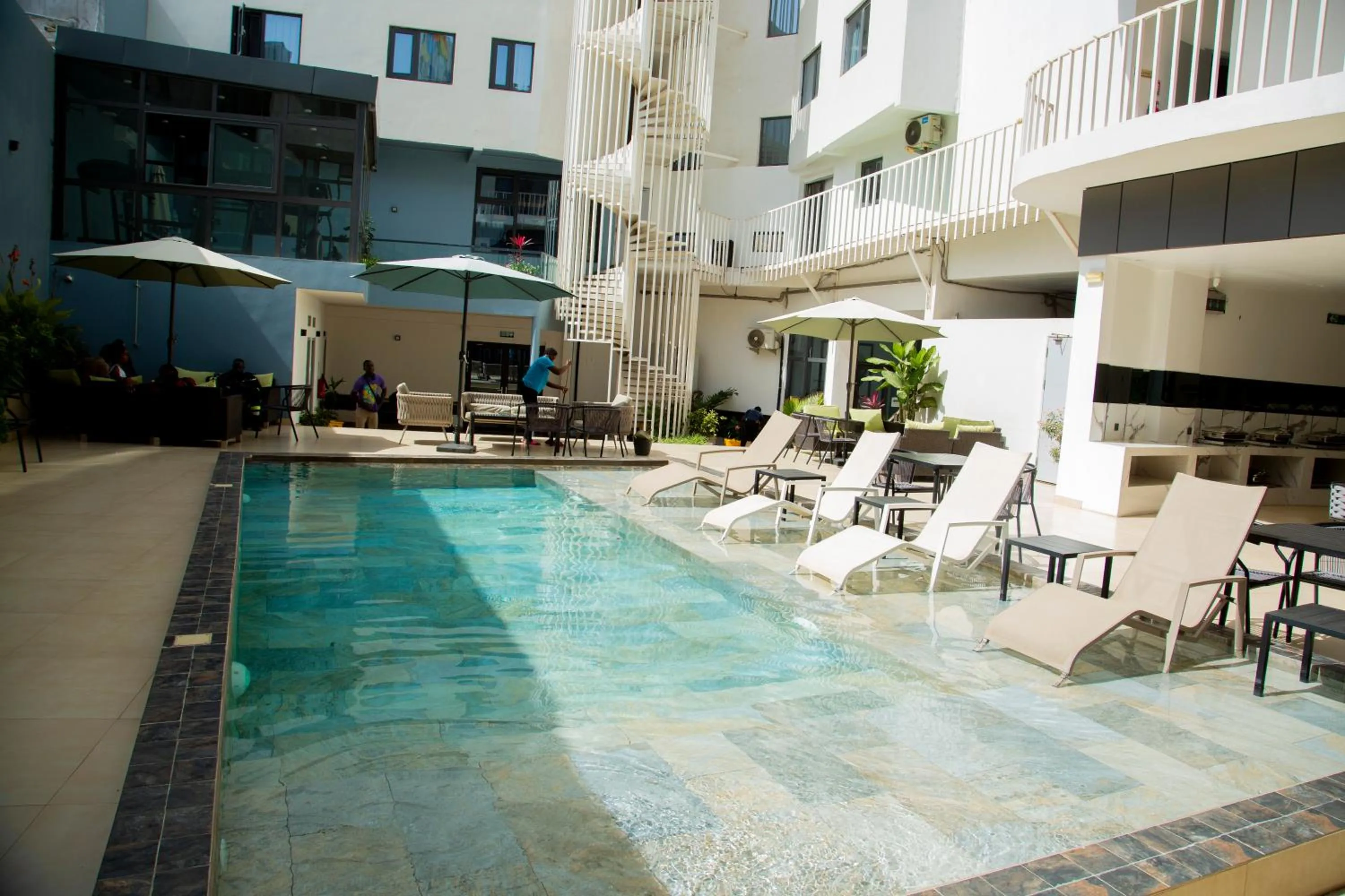 Swimming pool in AXIL HÔTEL