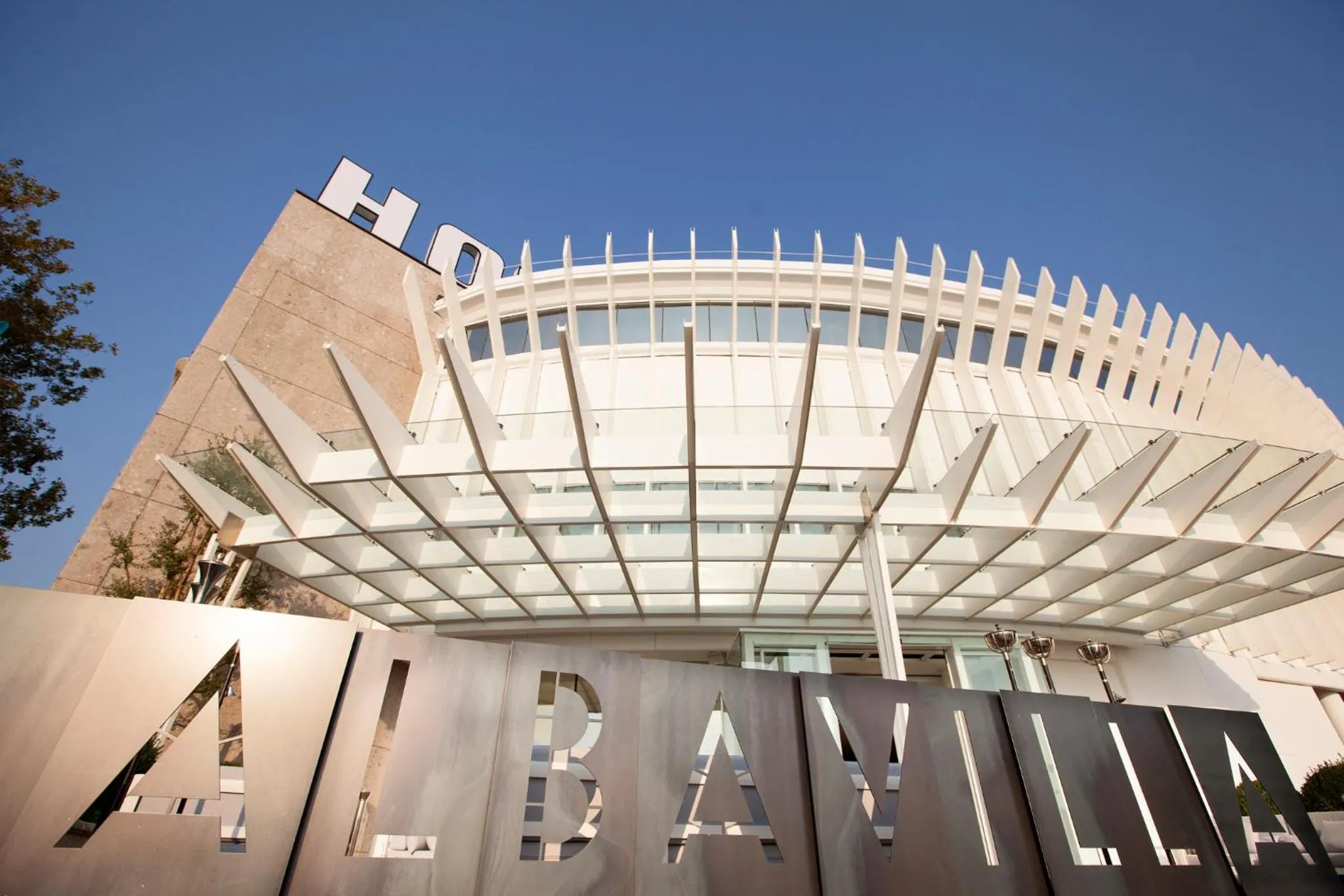 Facade/entrance in Albavilla Hotel & Co