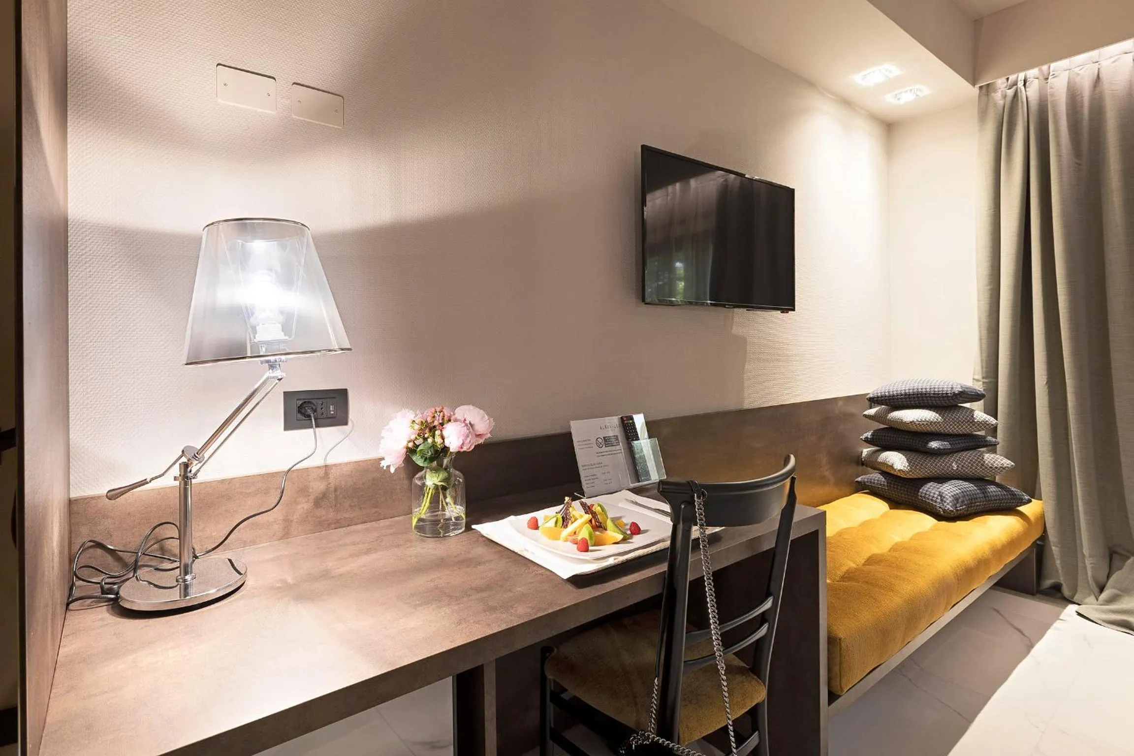 Decorative detail in Albavilla Hotel & Co