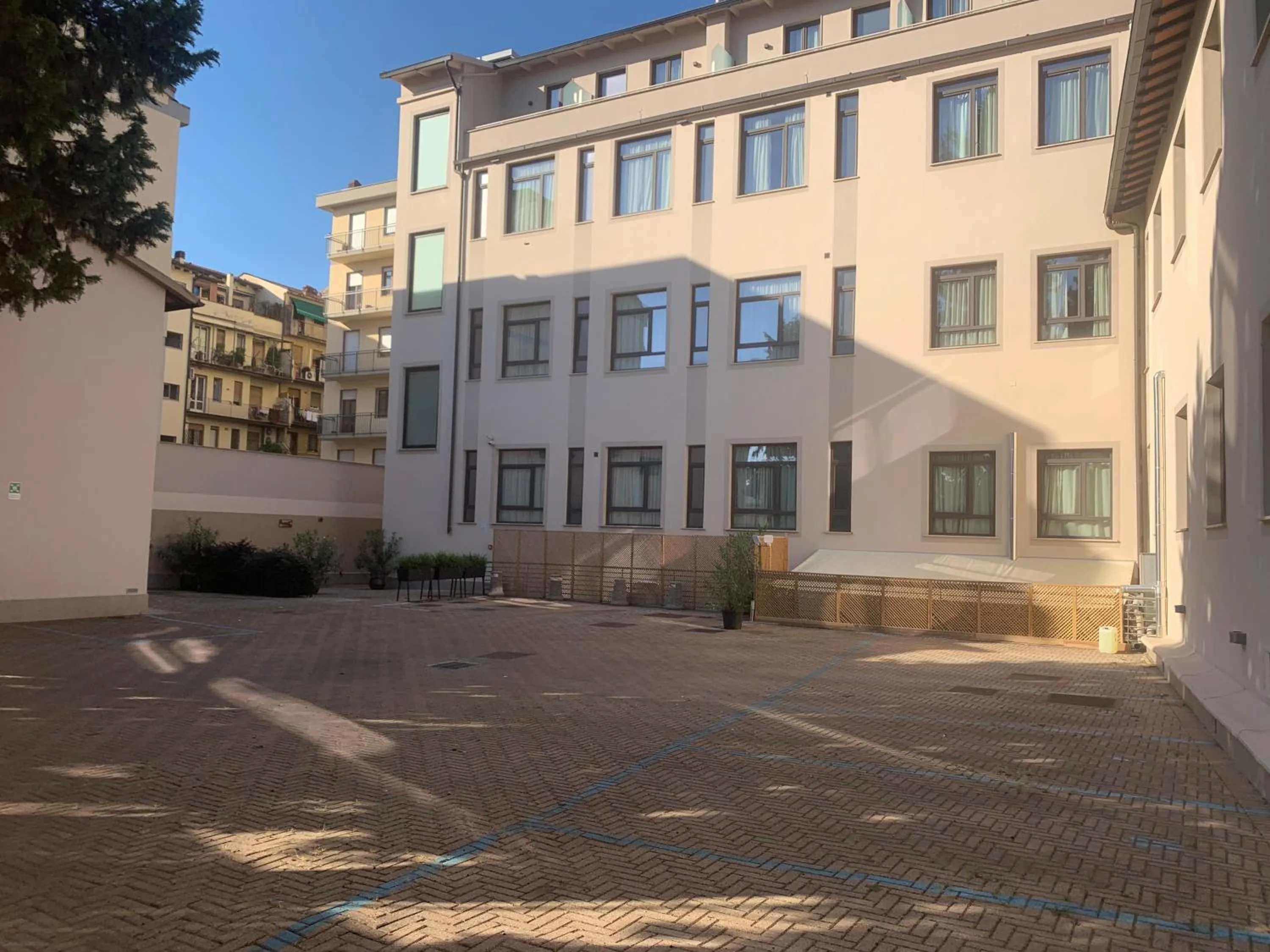 Parking in Hotel Leonardo da Vinci