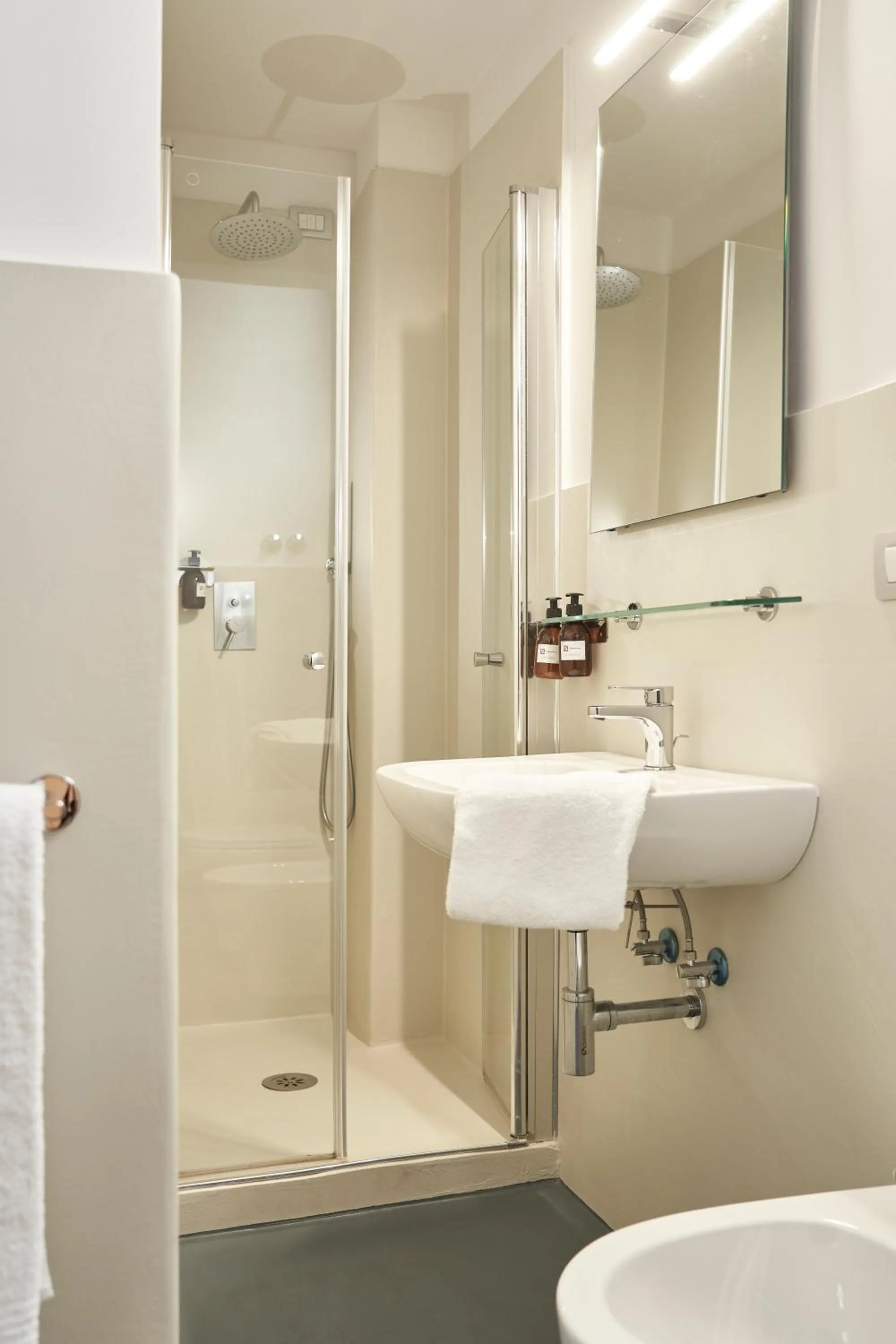 Shower in Hotel Leonardo da Vinci