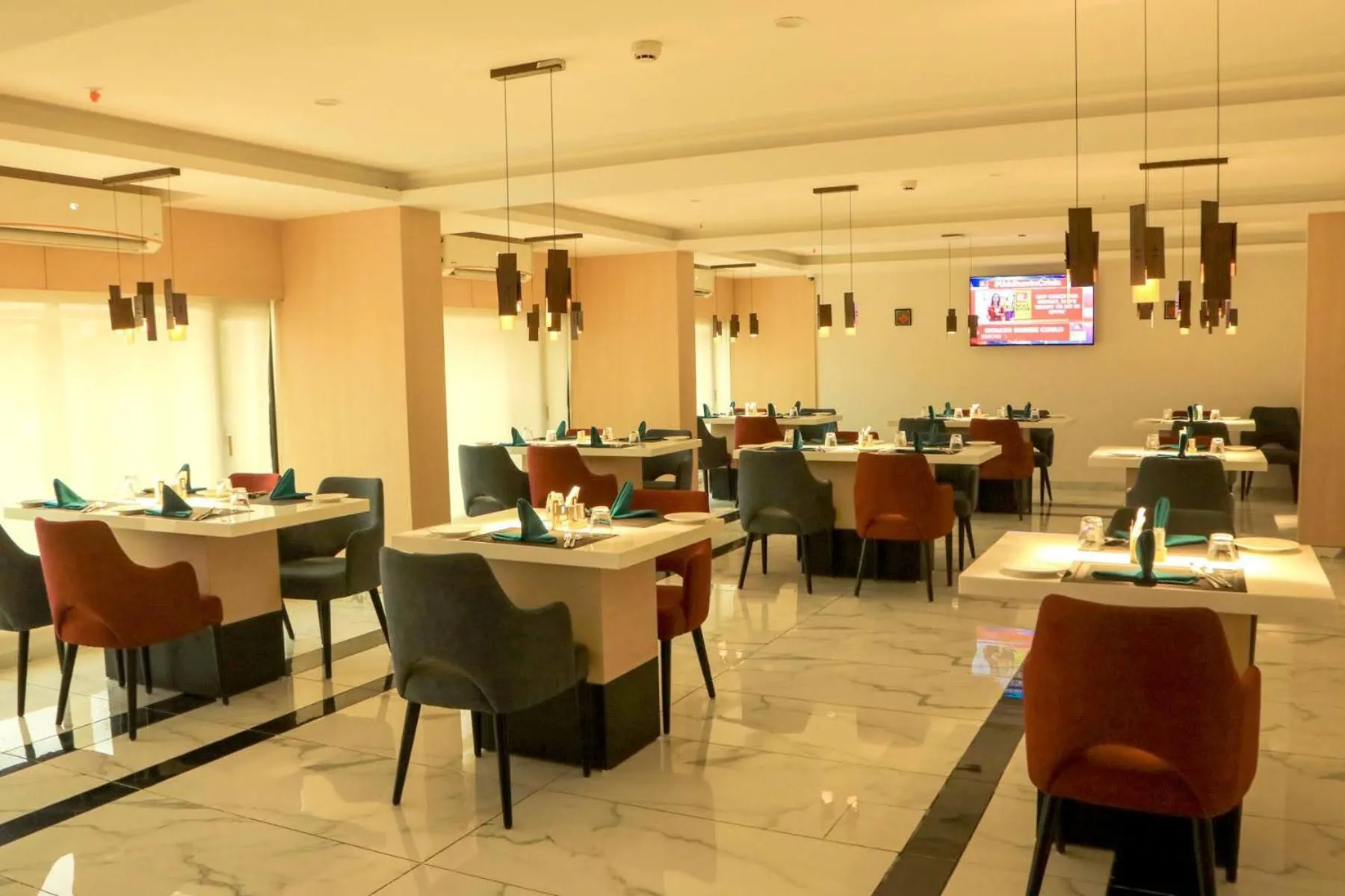Restaurant/places to eat in Mastiff Hotel Ankleshwar