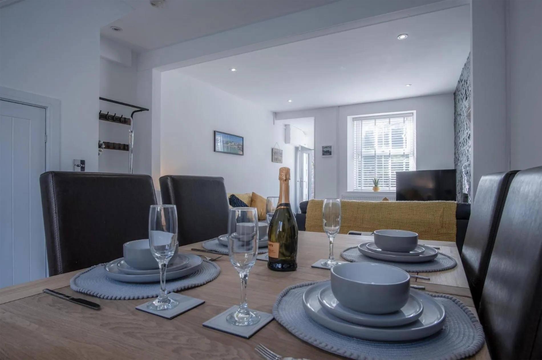 Floor plan in Hawtree Cottage - 2 Bedroom Cottage - Tenby