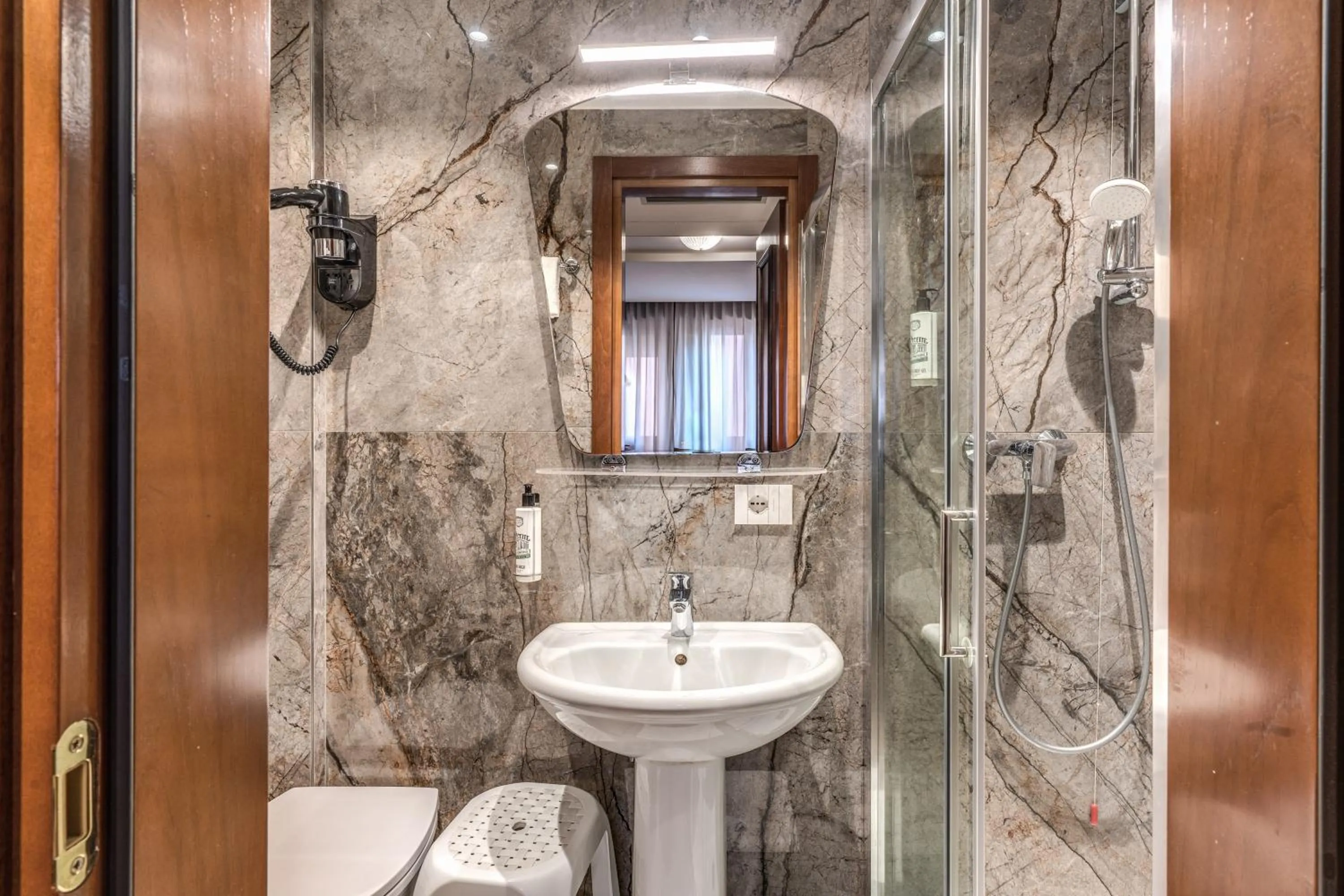 Shower in Hotel Belle Arti