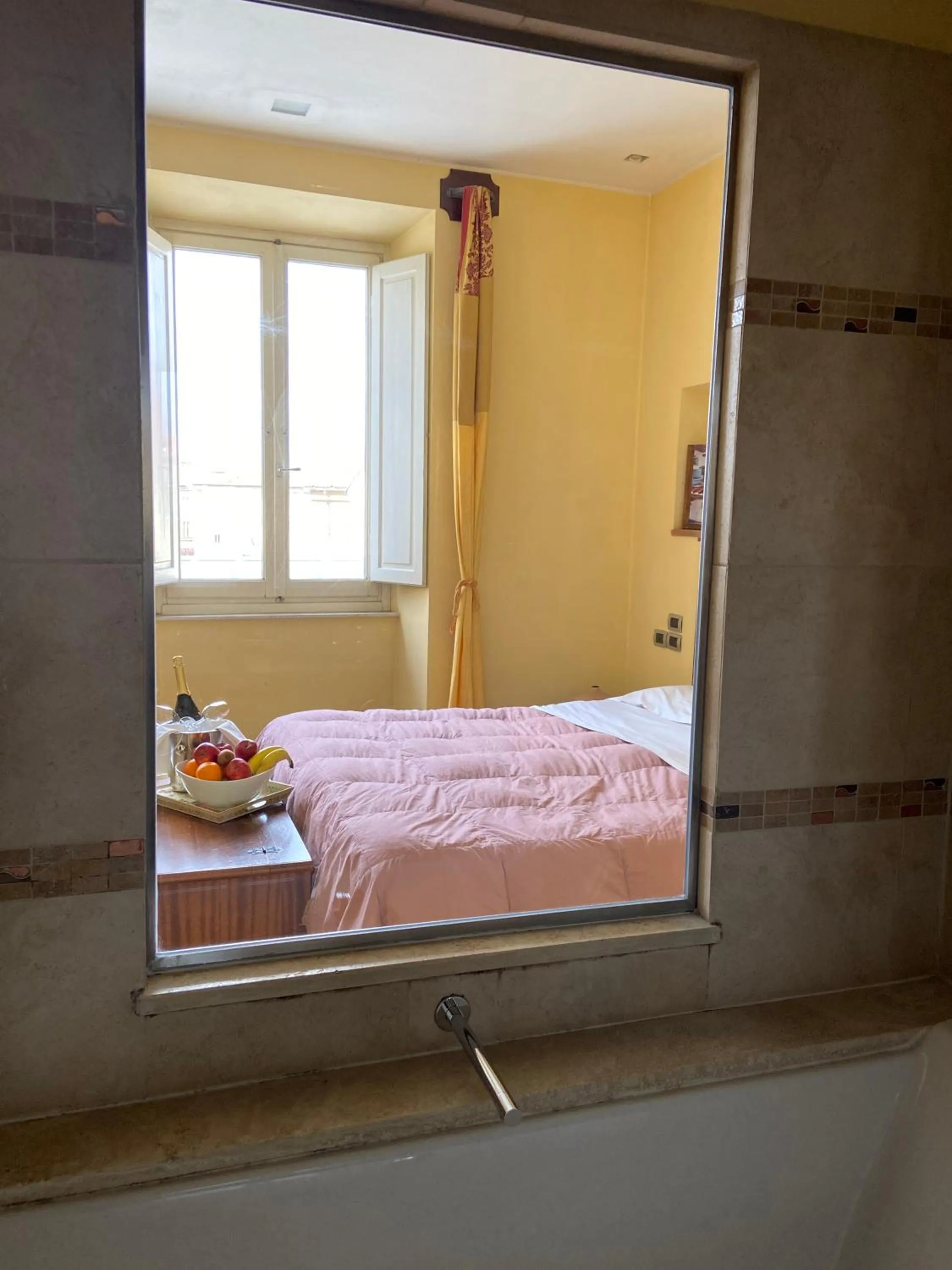 Bathroom, Bed in Vogue Hotel Arezzo