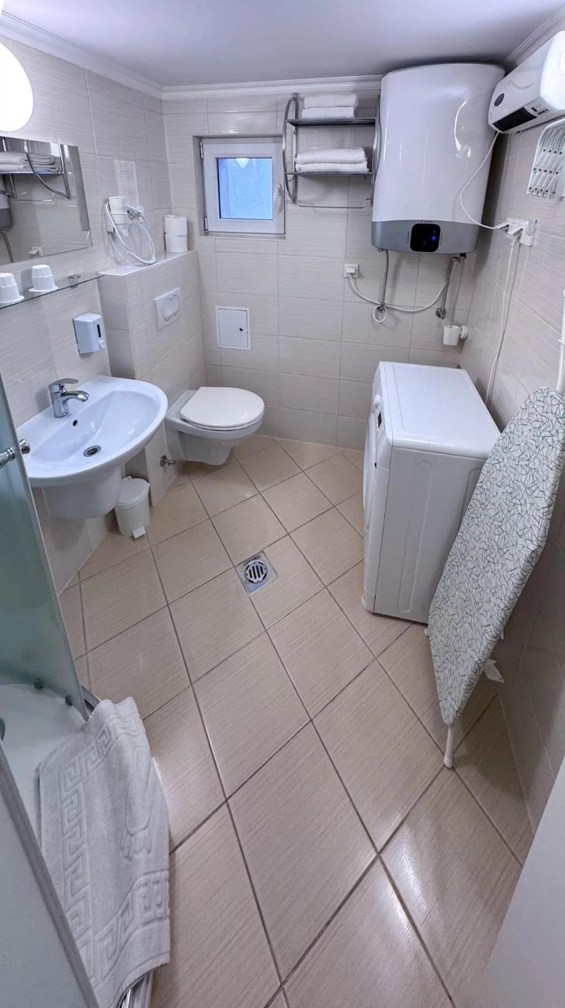 Shower in Camille Apartmanhouse