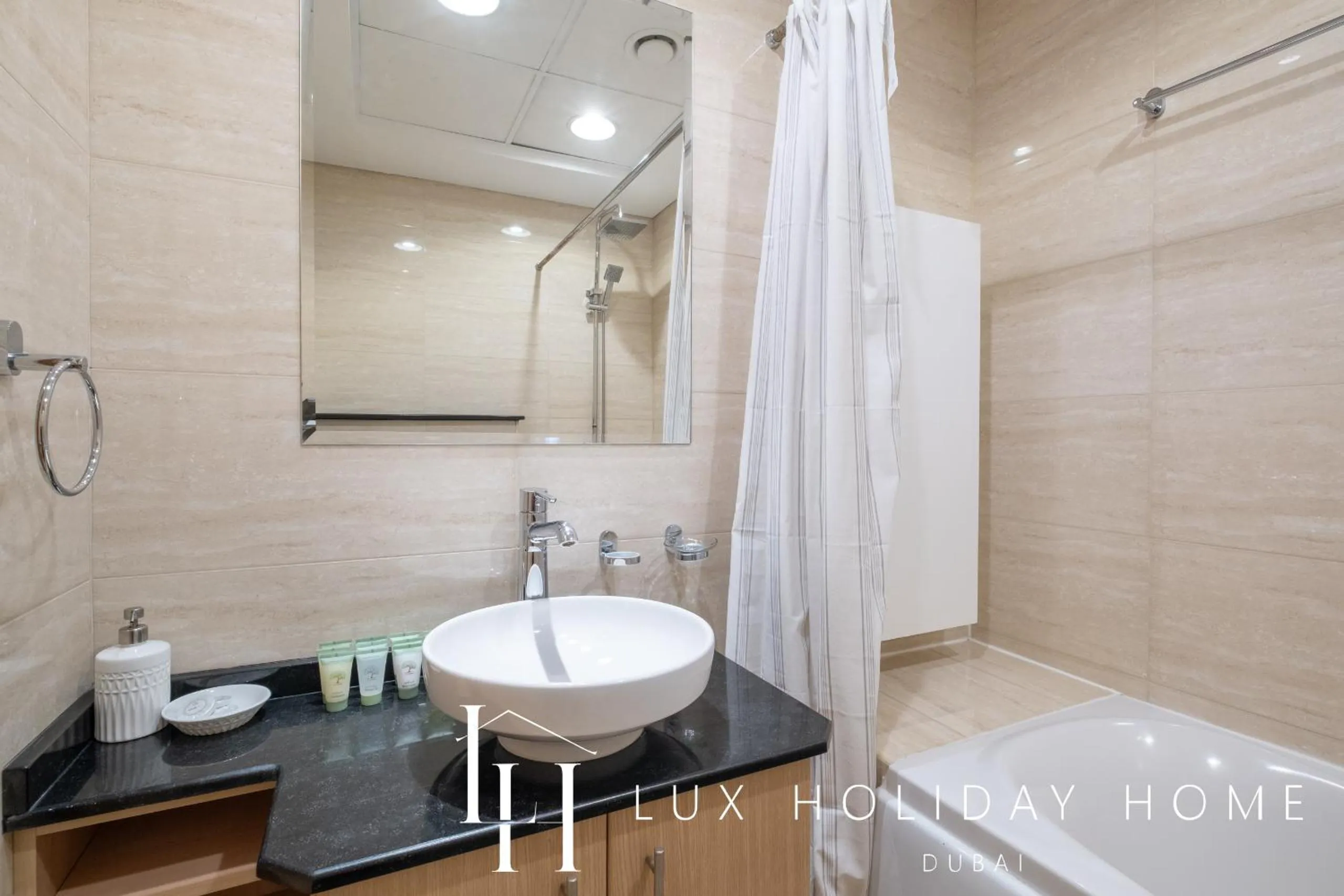 Public Bath in LUX The Sky View Suite Dubai Marina