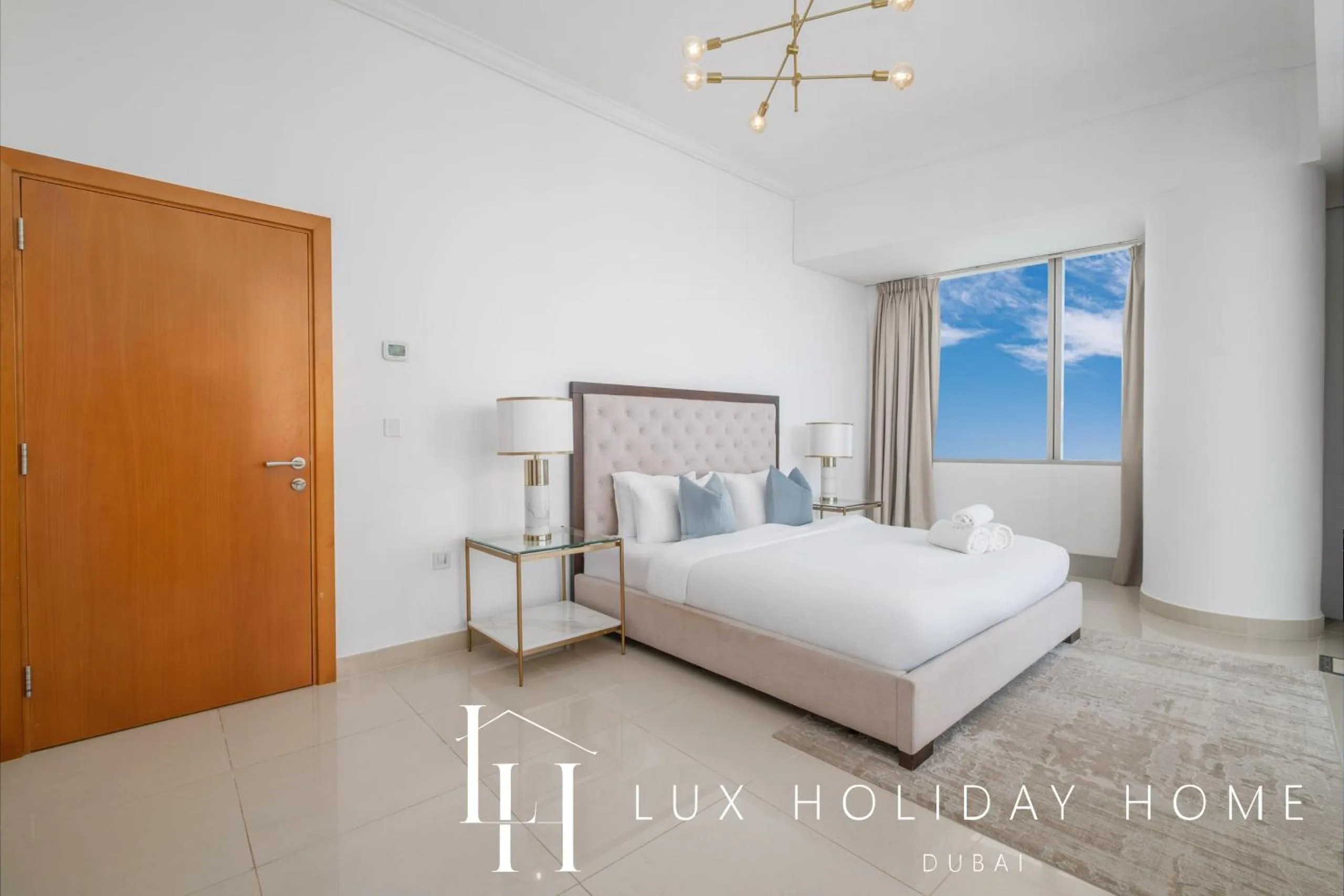 Bed in LUX The Sky View Suite Dubai Marina