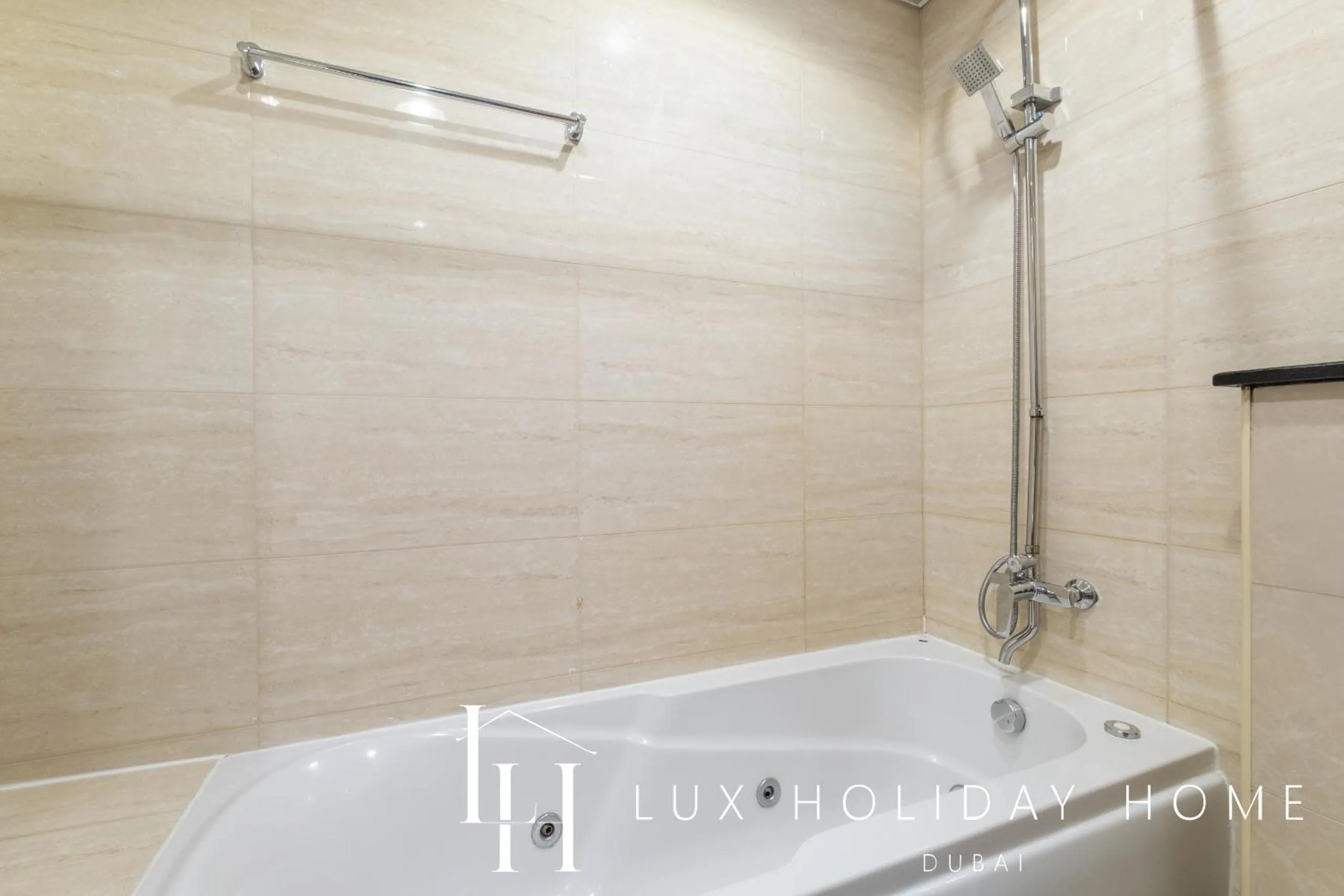 Bath in LUX The Sky View Suite Dubai Marina