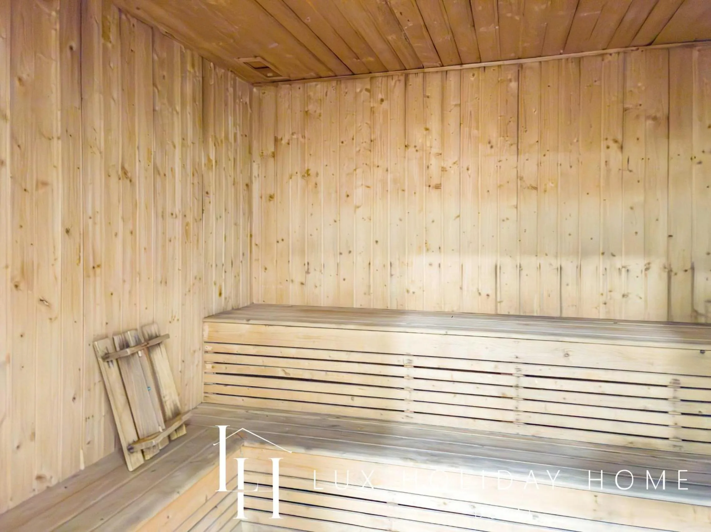 Sauna in LUX The Sky View Suite Dubai Marina