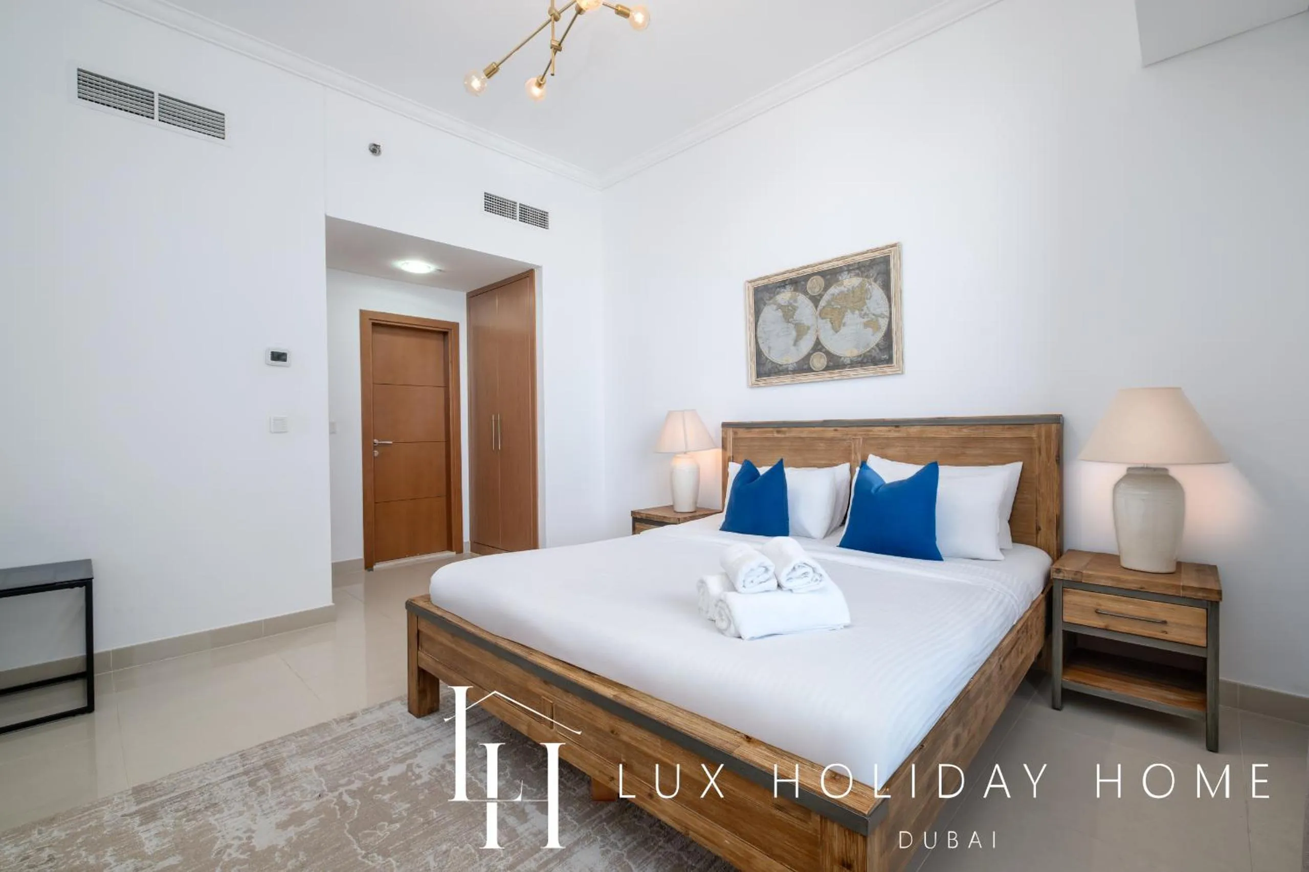 Bed in LUX The Sky View Suite Dubai Marina