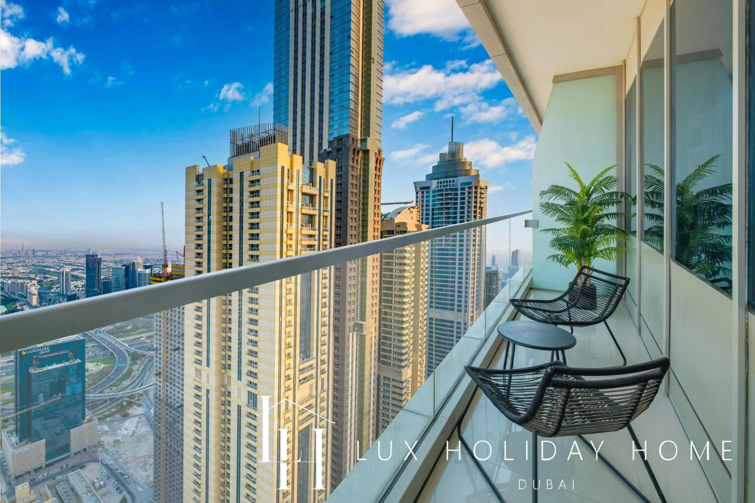 Balcony/Terrace in LUX The Sky View Suite Dubai Marina