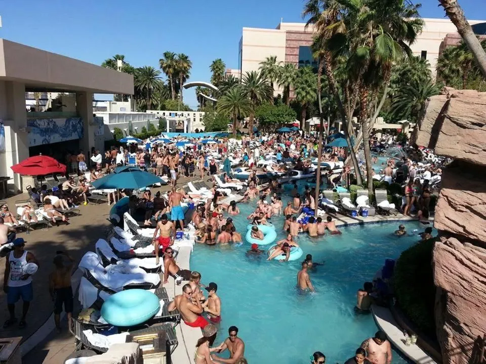 Swimming pool in MGM signature tower 1
