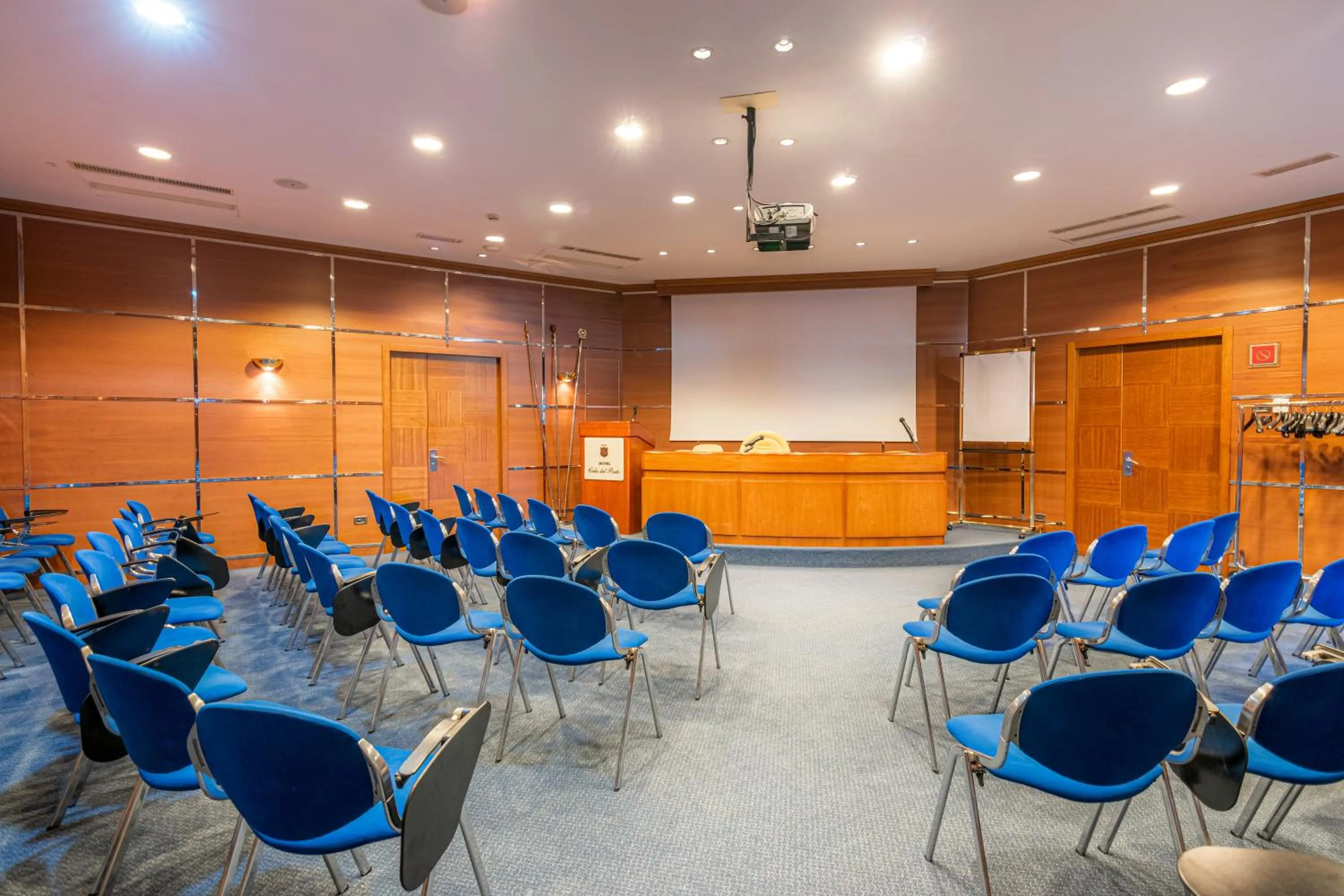 Business facilities in Hotel Cala Del Porto