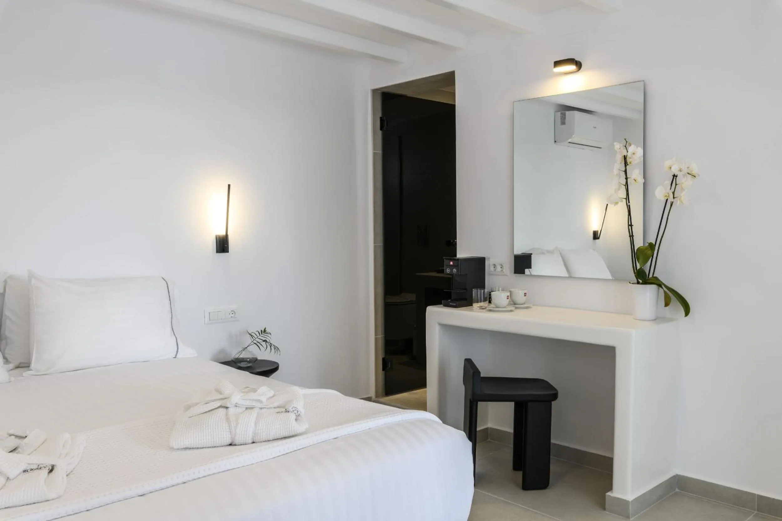 Bed in Sunset Windmills Suites