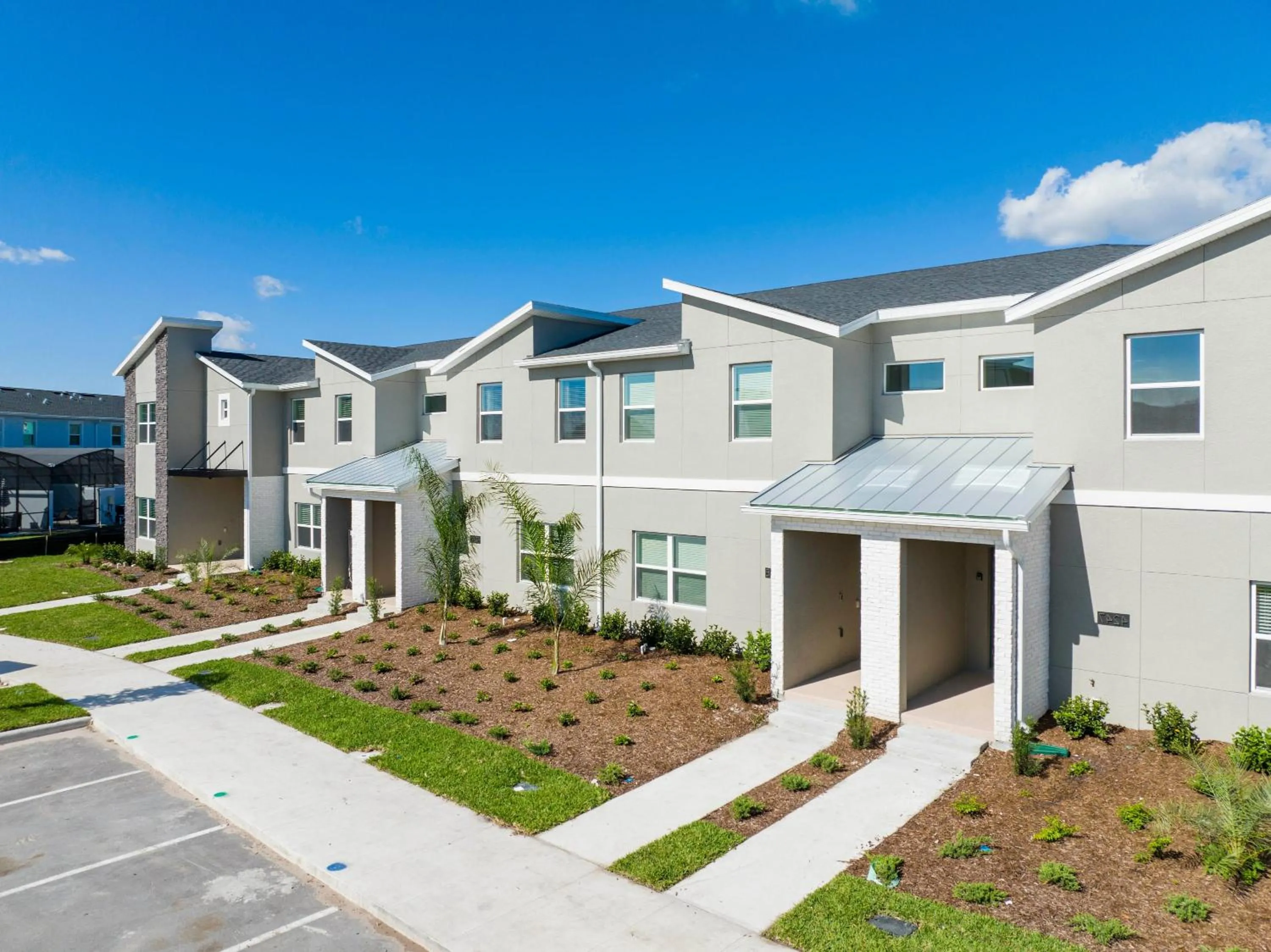 Gorgeous 4 Bd Close to Disney w/ Pool @ Storey Lake Resort 4245