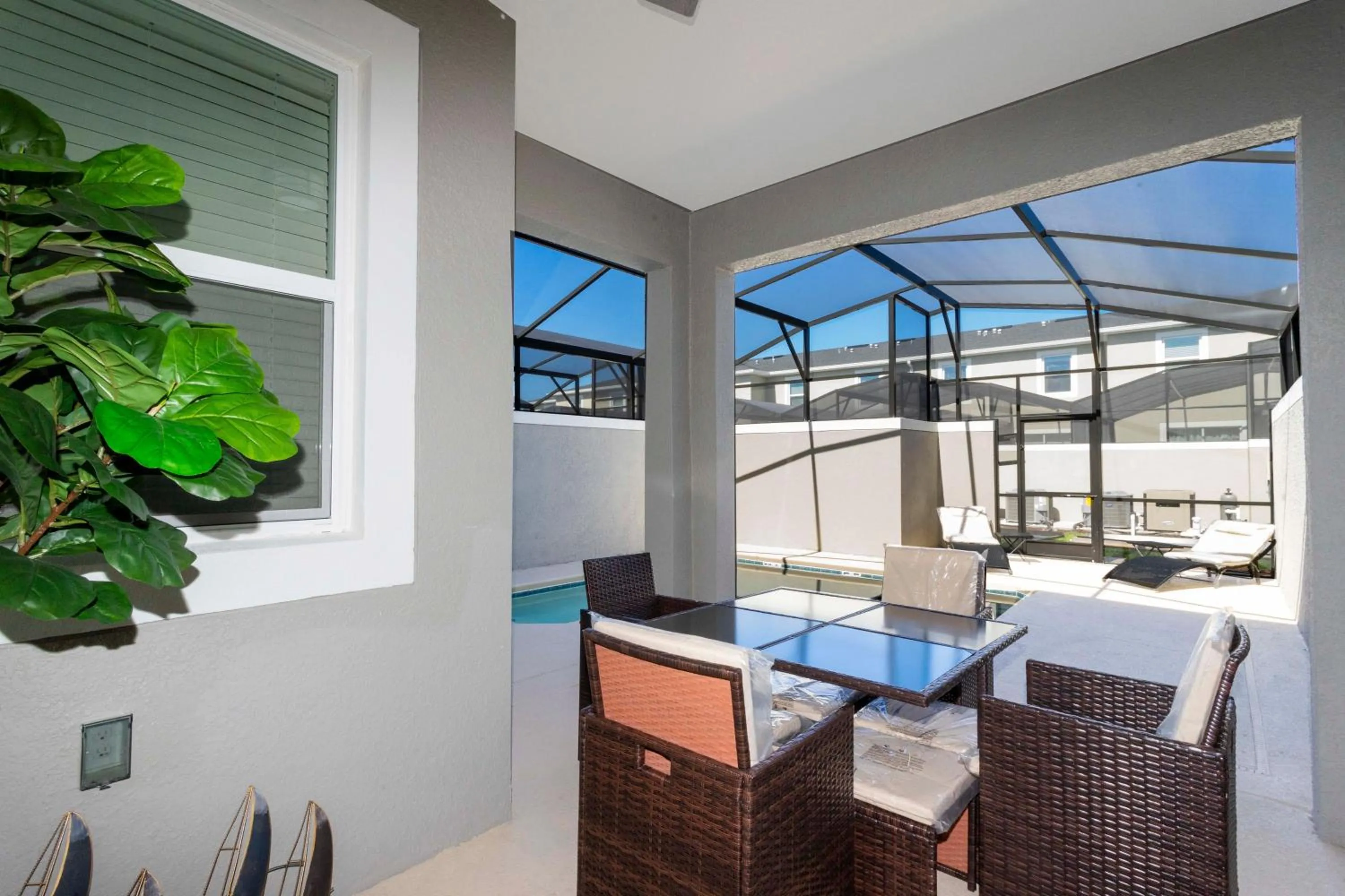 Gorgeous 4 Bd Close to Disney w/ Pool @ Storey Lake Resort 4245