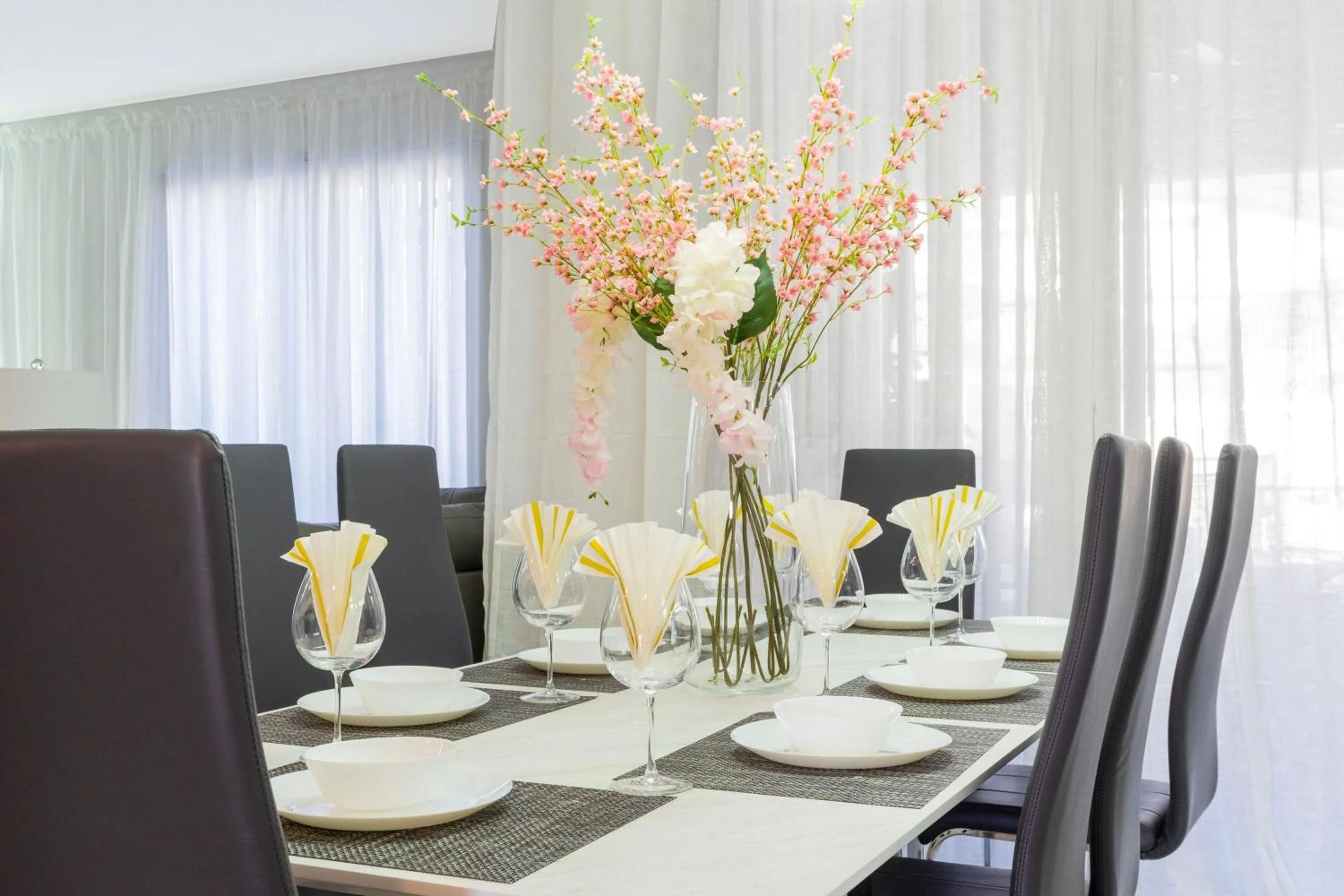 Gorgeous 4 Bd Close to Disney w/ Pool @ Storey Lake Resort 4245