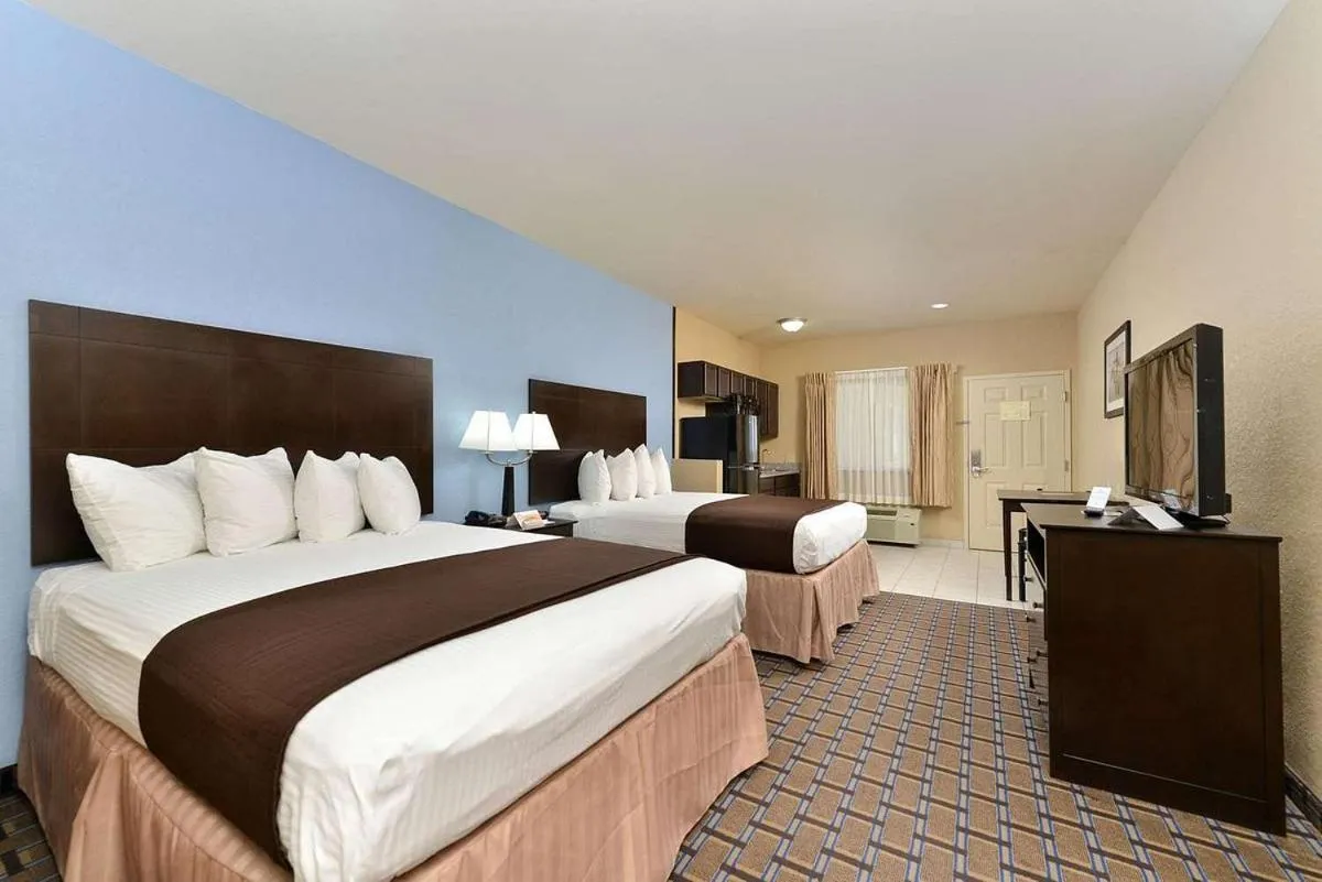 Bed in Western Inn & Suites