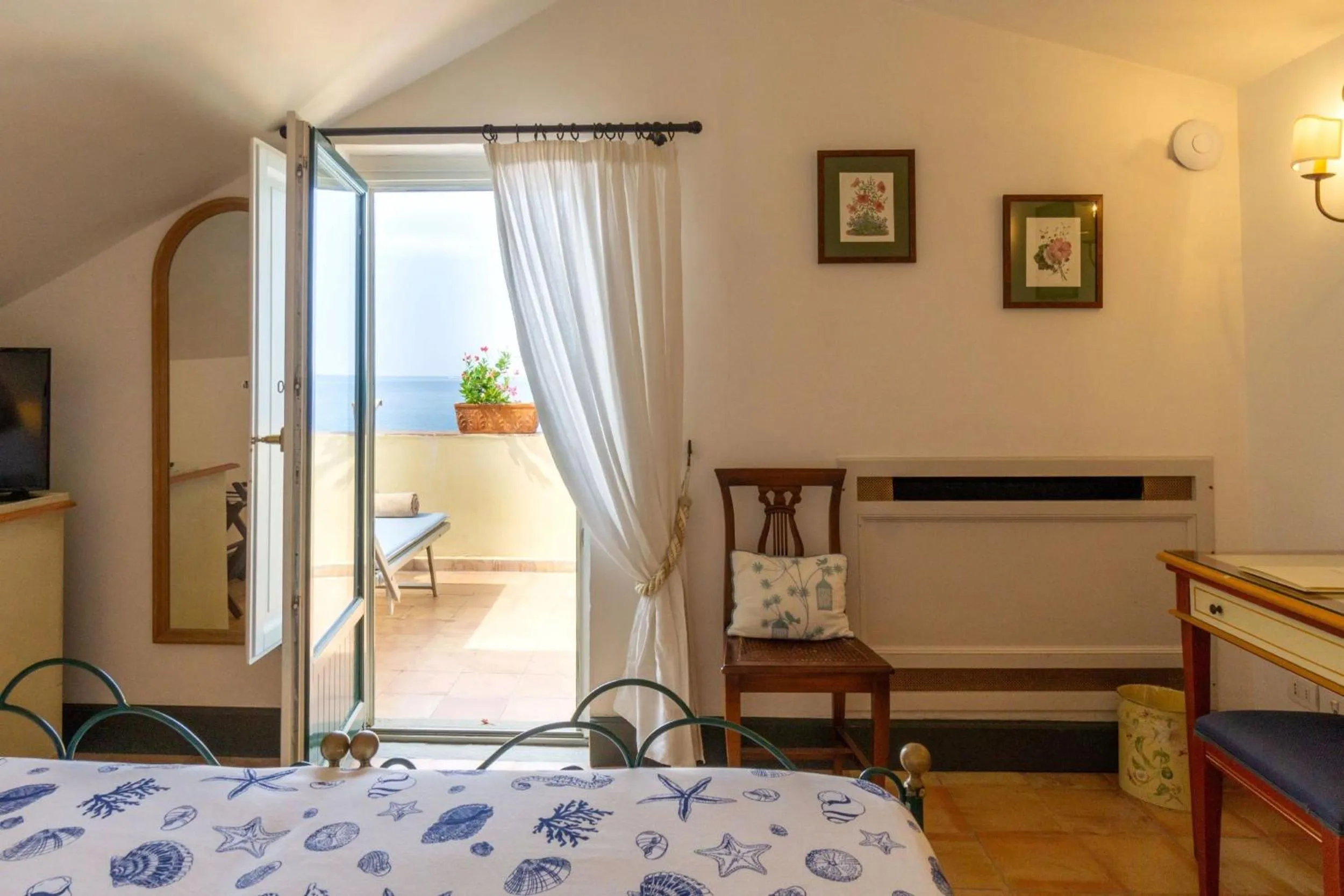 Photo of the whole room, Bed in Palazzo Belmonte