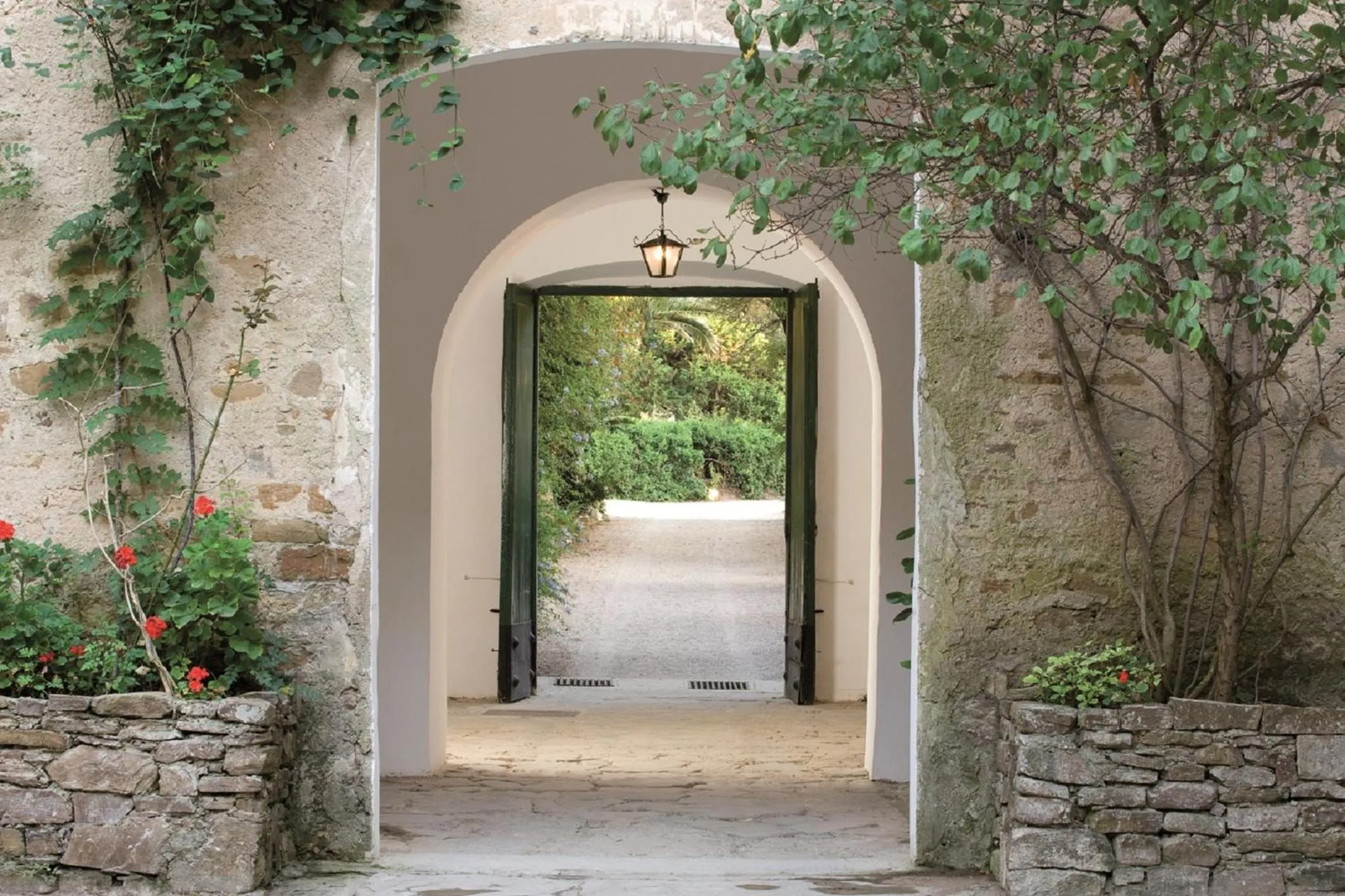 Facade/entrance in Palazzo Belmonte