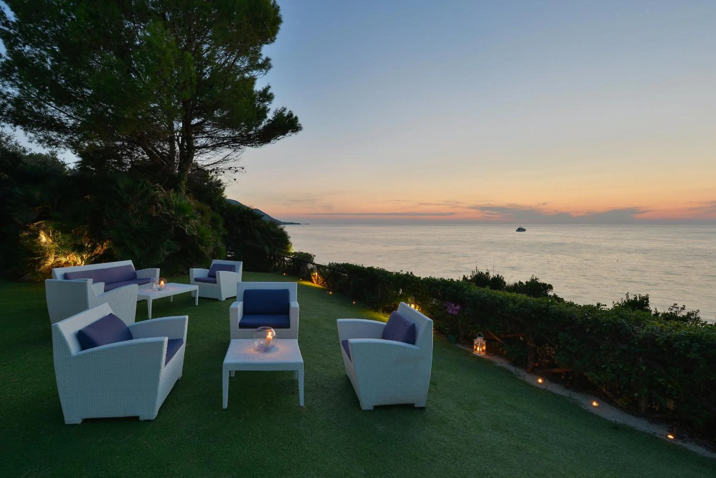 Lounge or bar in Palazzo Belmonte