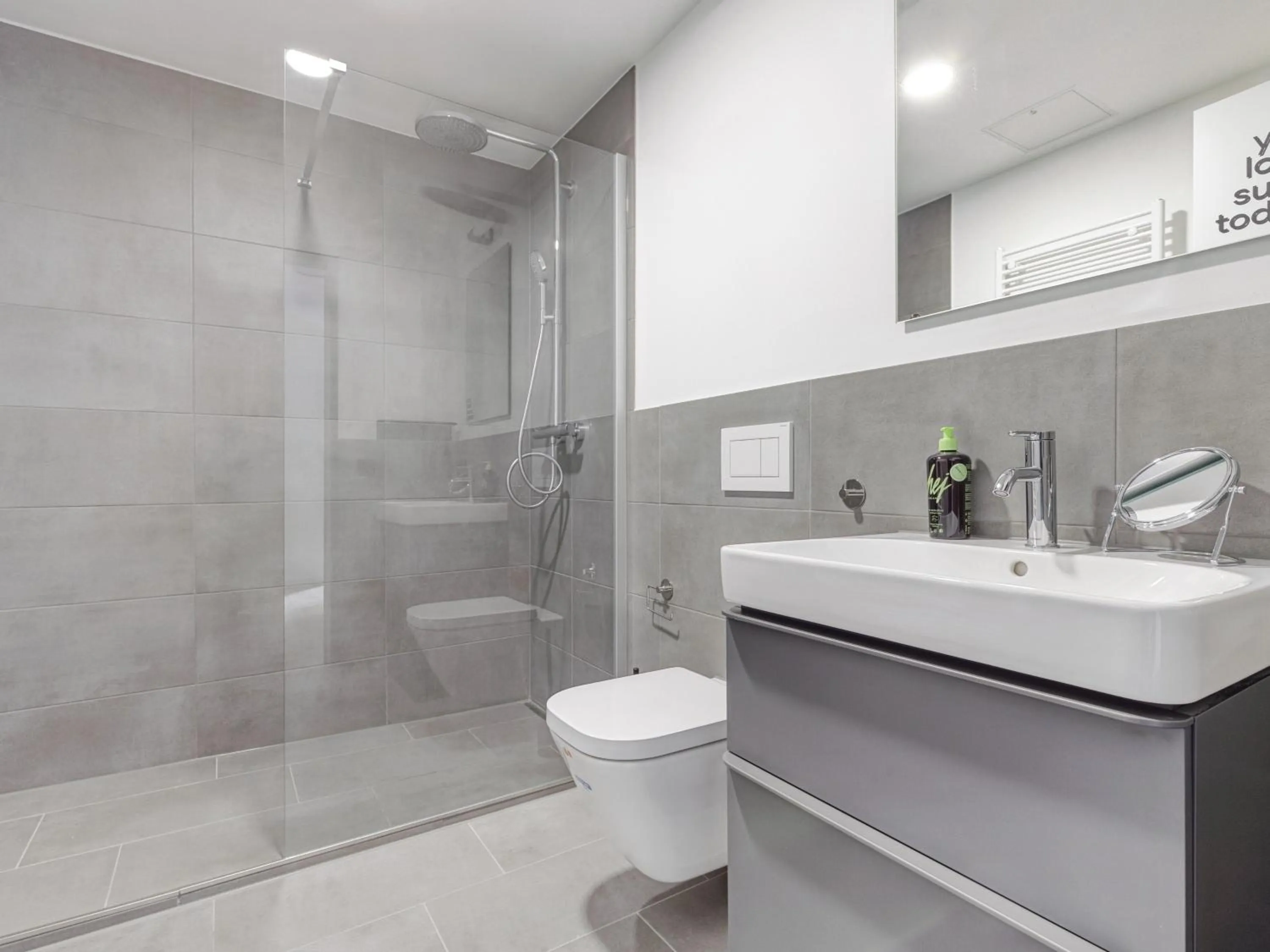 Shower in Limehome Essen Kettwiger Straße