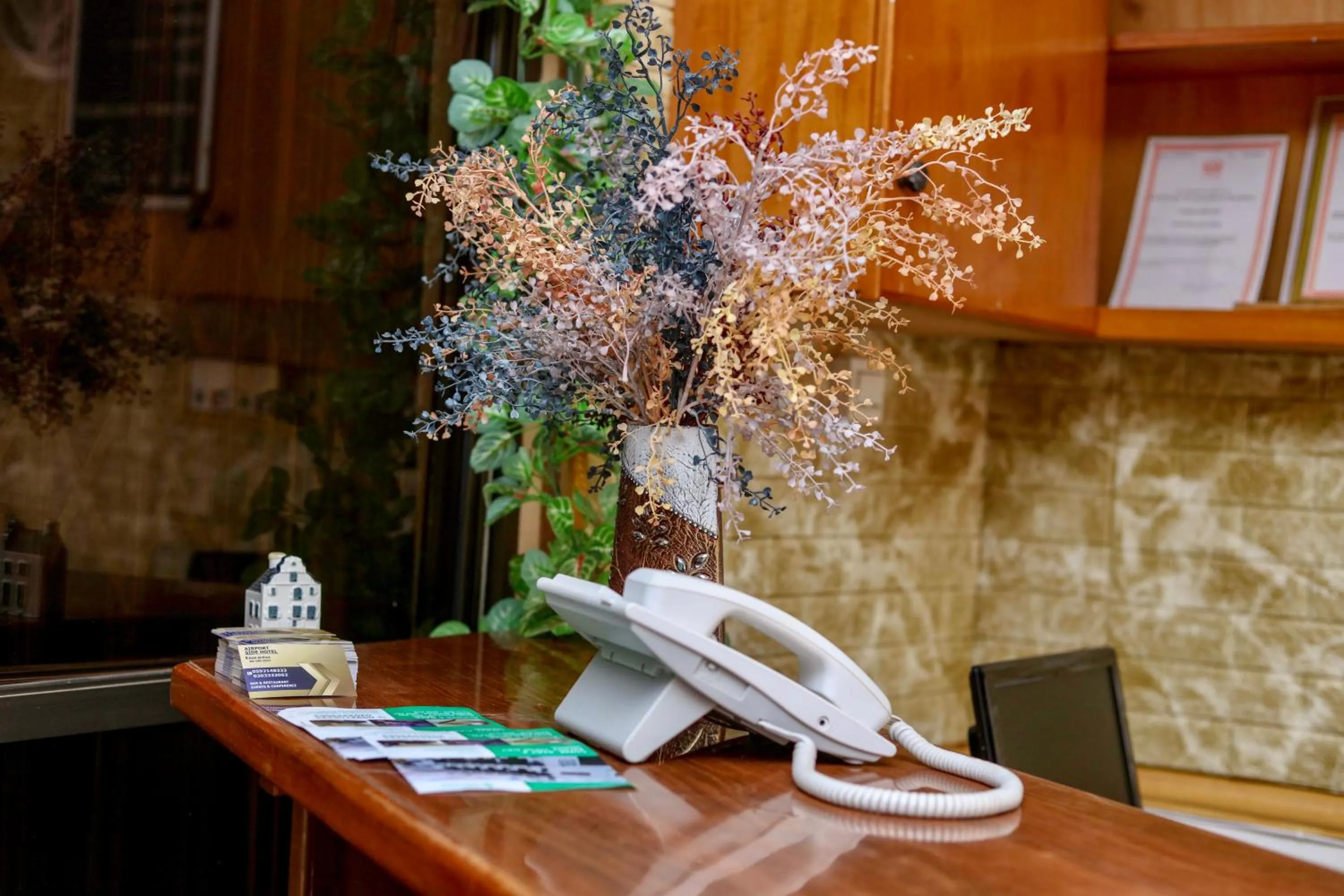 Lobby or reception in Airport Side Hotel