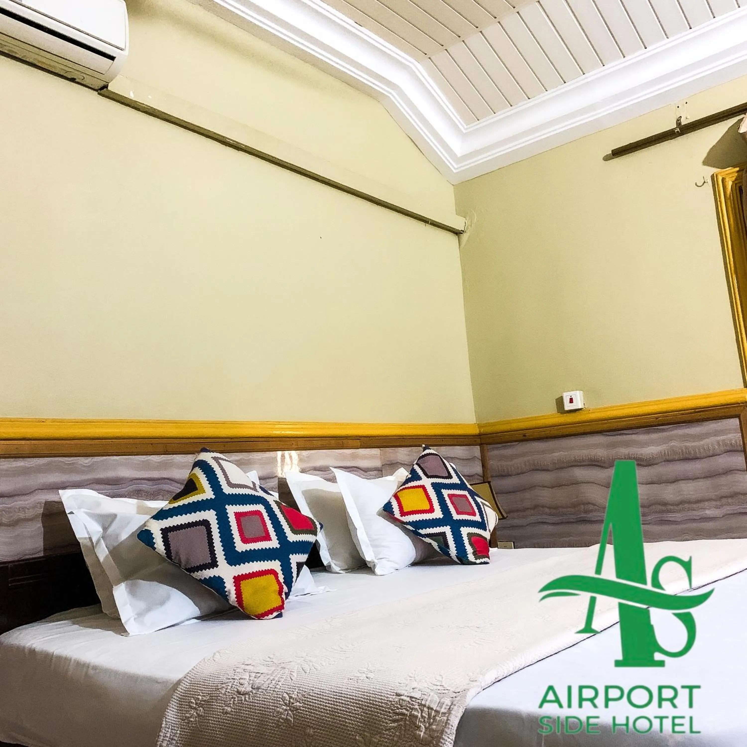 Bedroom, Bed in Airport Side Hotel