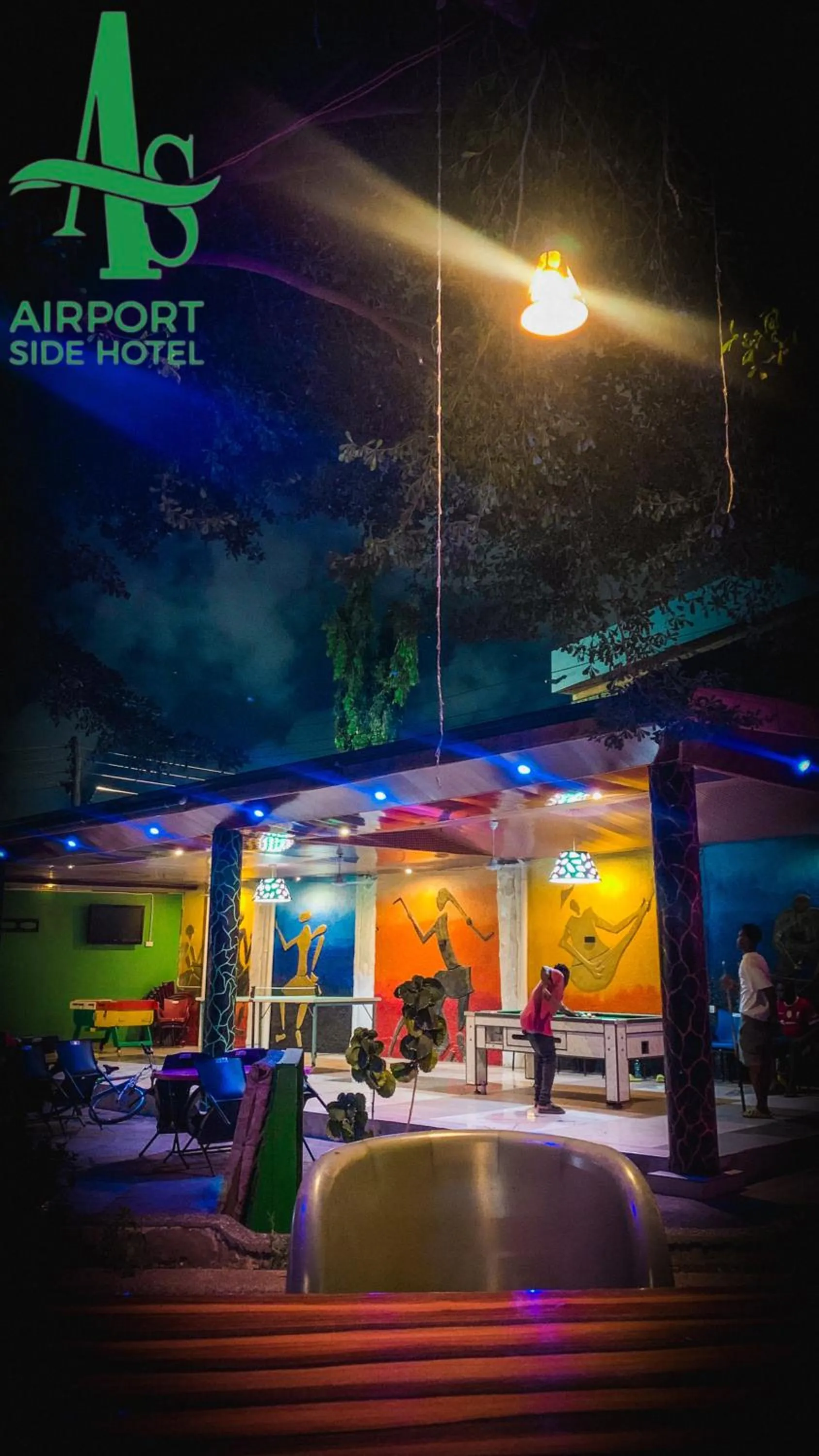 Nightclub / DJ in Airport Side Hotel