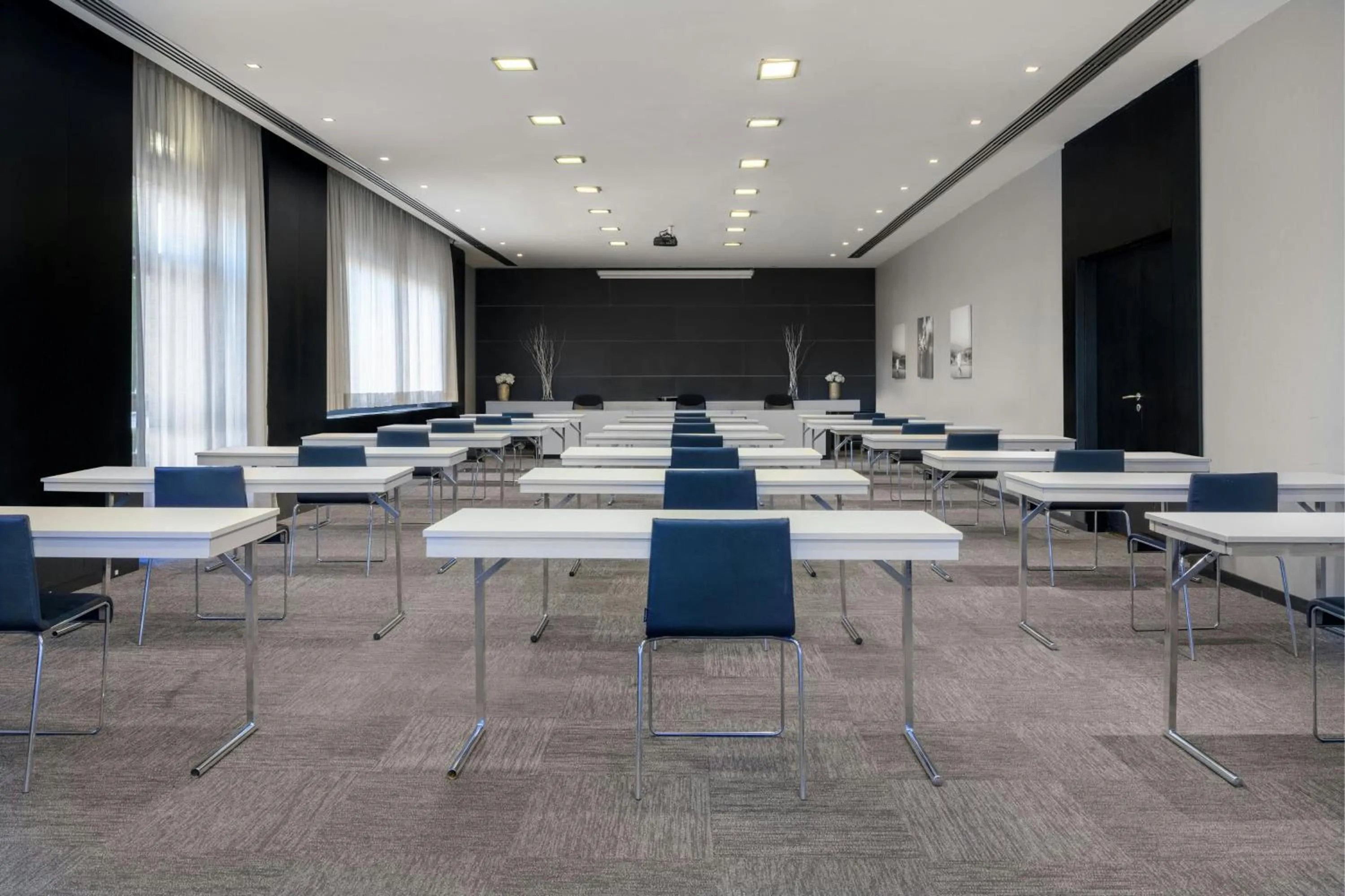 Meeting/conference room in AC Hotel by Marriott Pisa