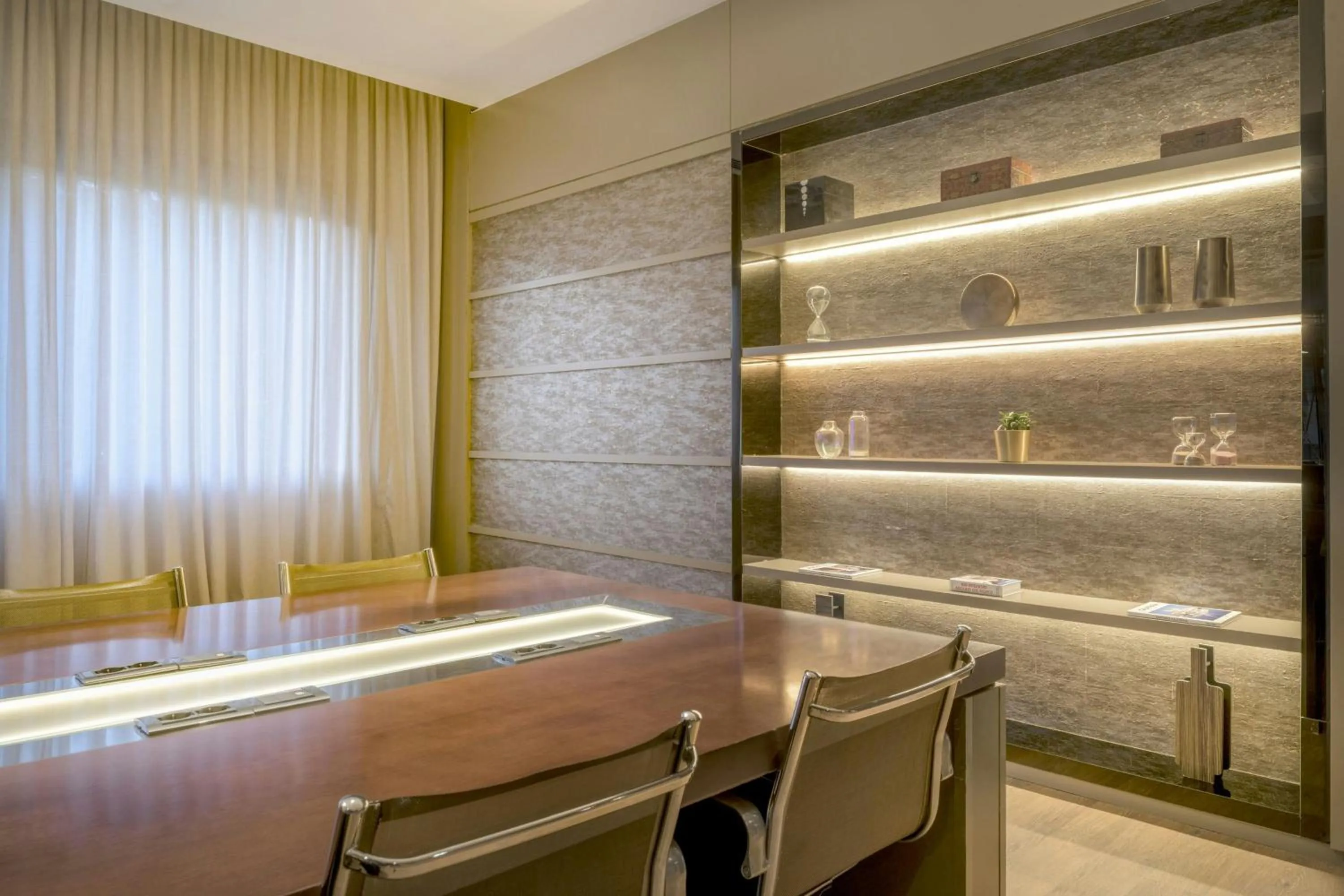 Lounge or bar in AC Hotel by Marriott Pisa