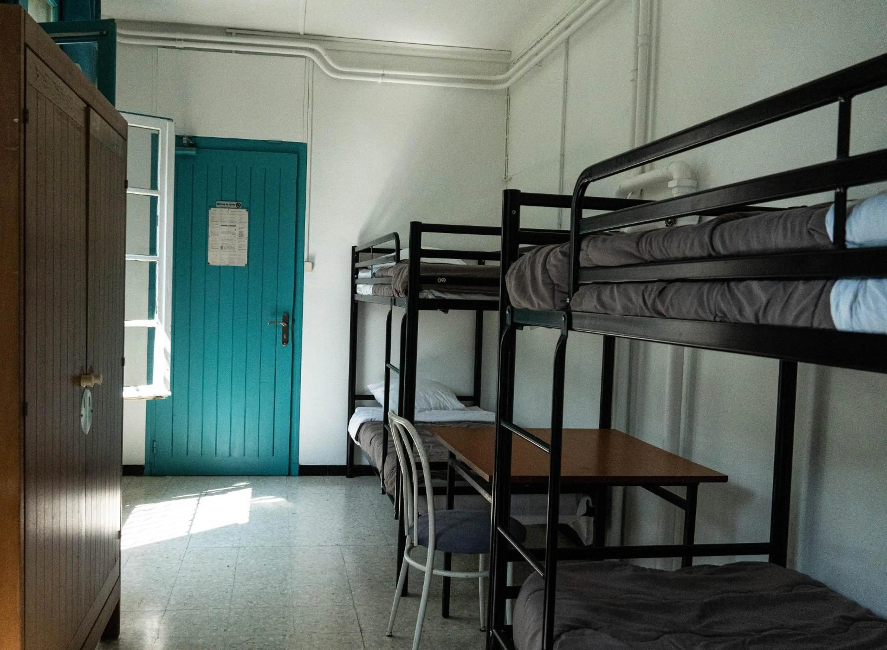 Quadruple Room with Ensuite Shower – Shared Toilets - single occupancy in Auberge de Jeunesse HI Arles