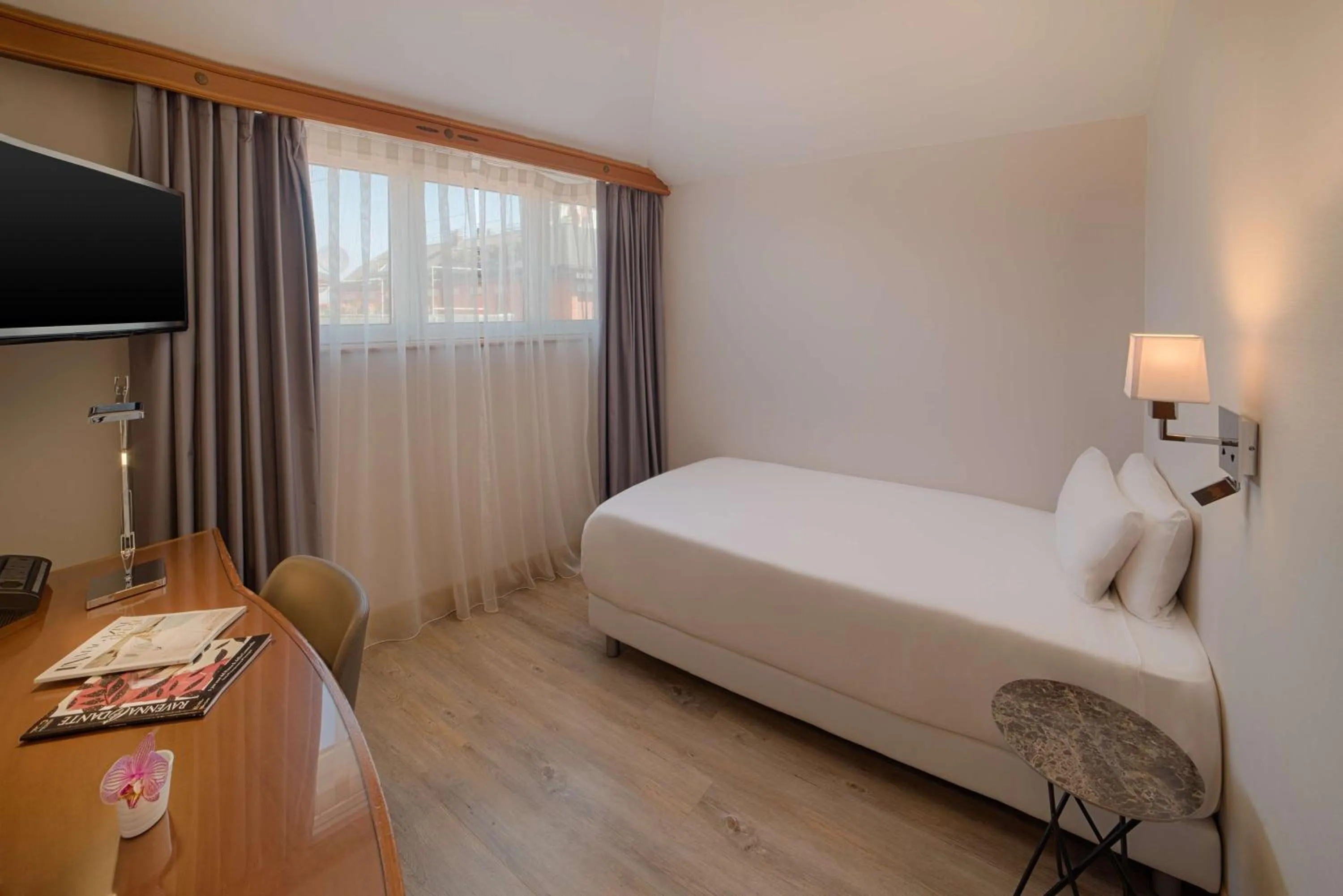 Bedroom, Bed in NH Ravenna