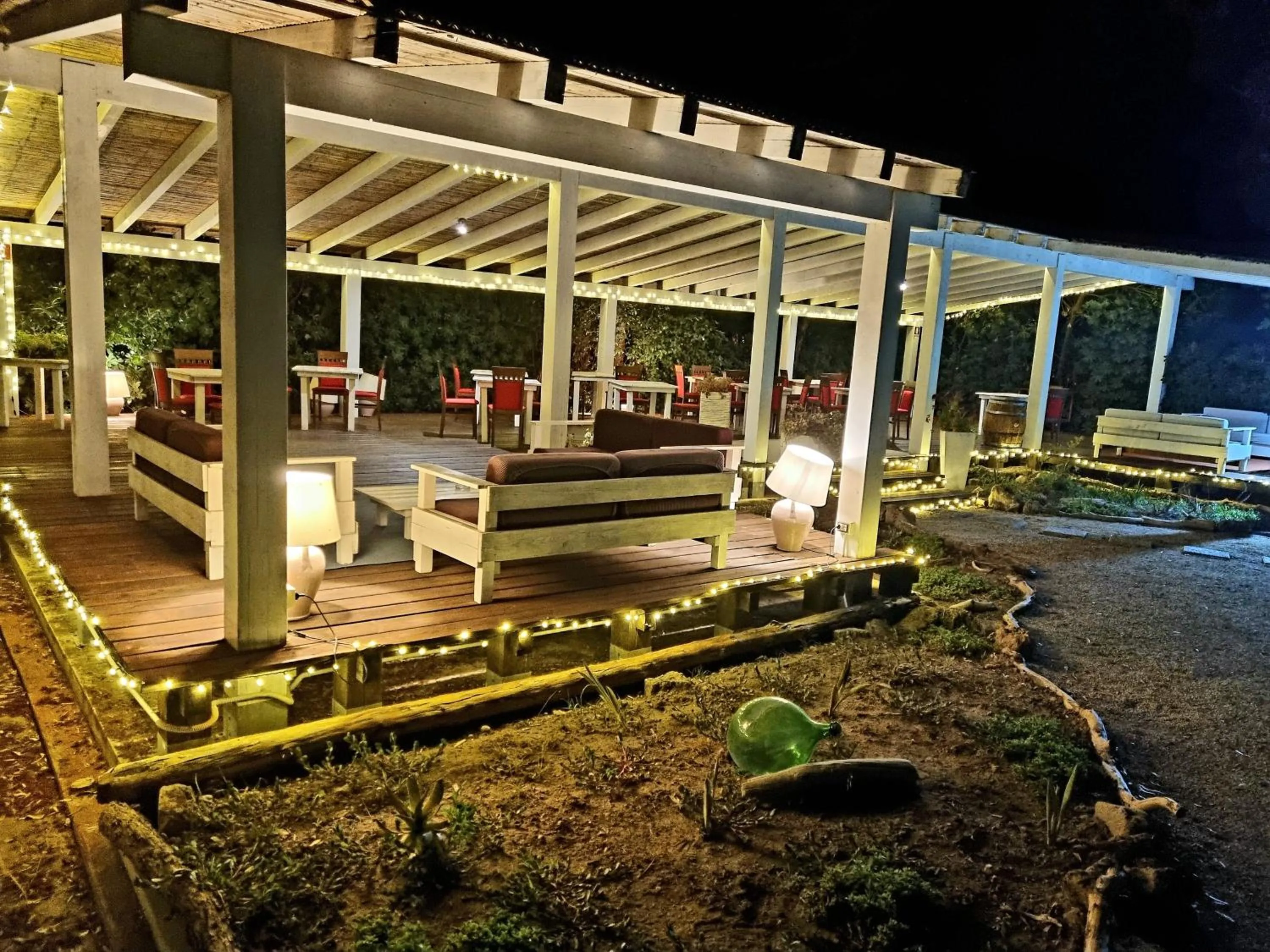 Restaurant/places to eat in Is Benas Country Lodge