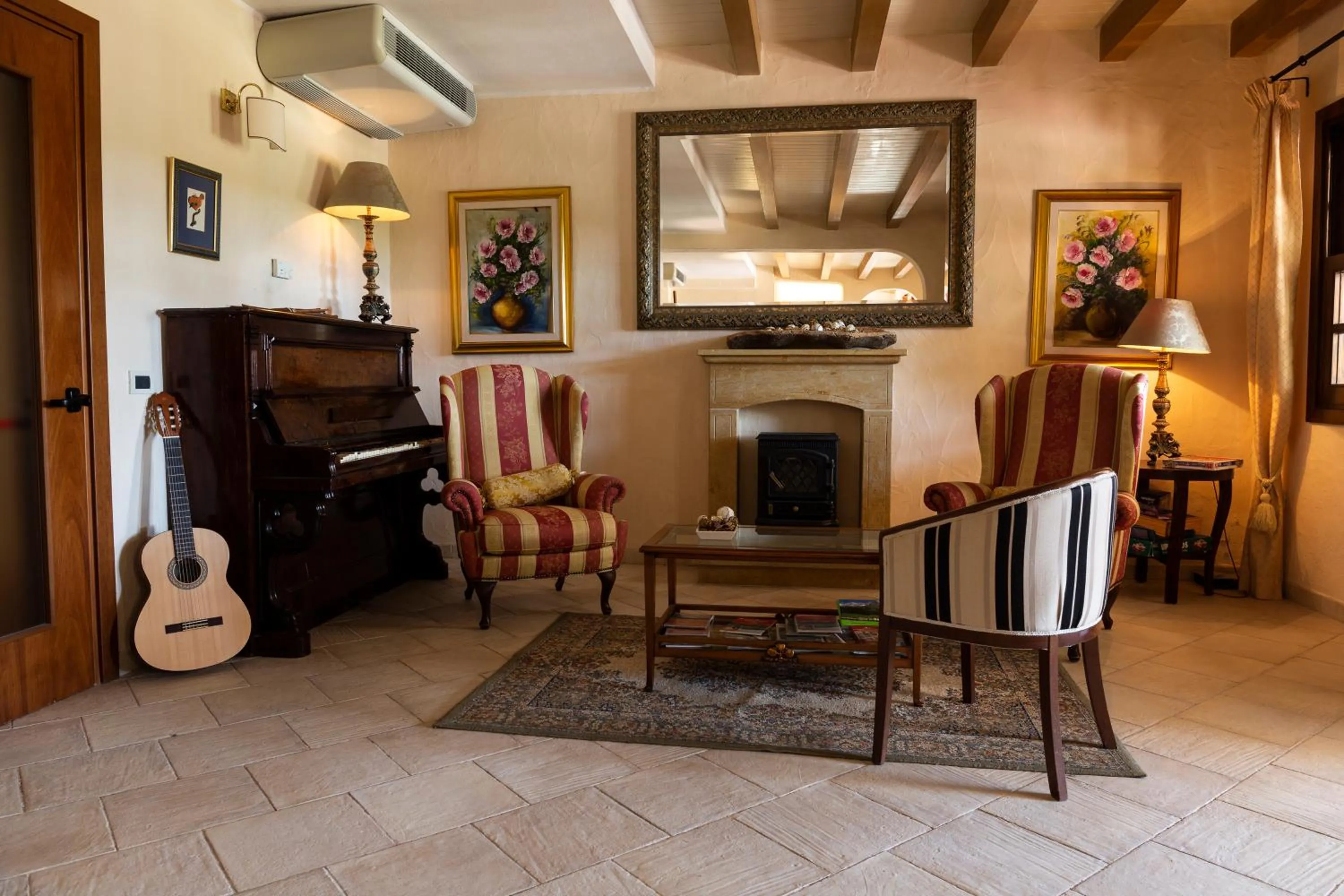 Lobby or reception in Is Benas Country Lodge