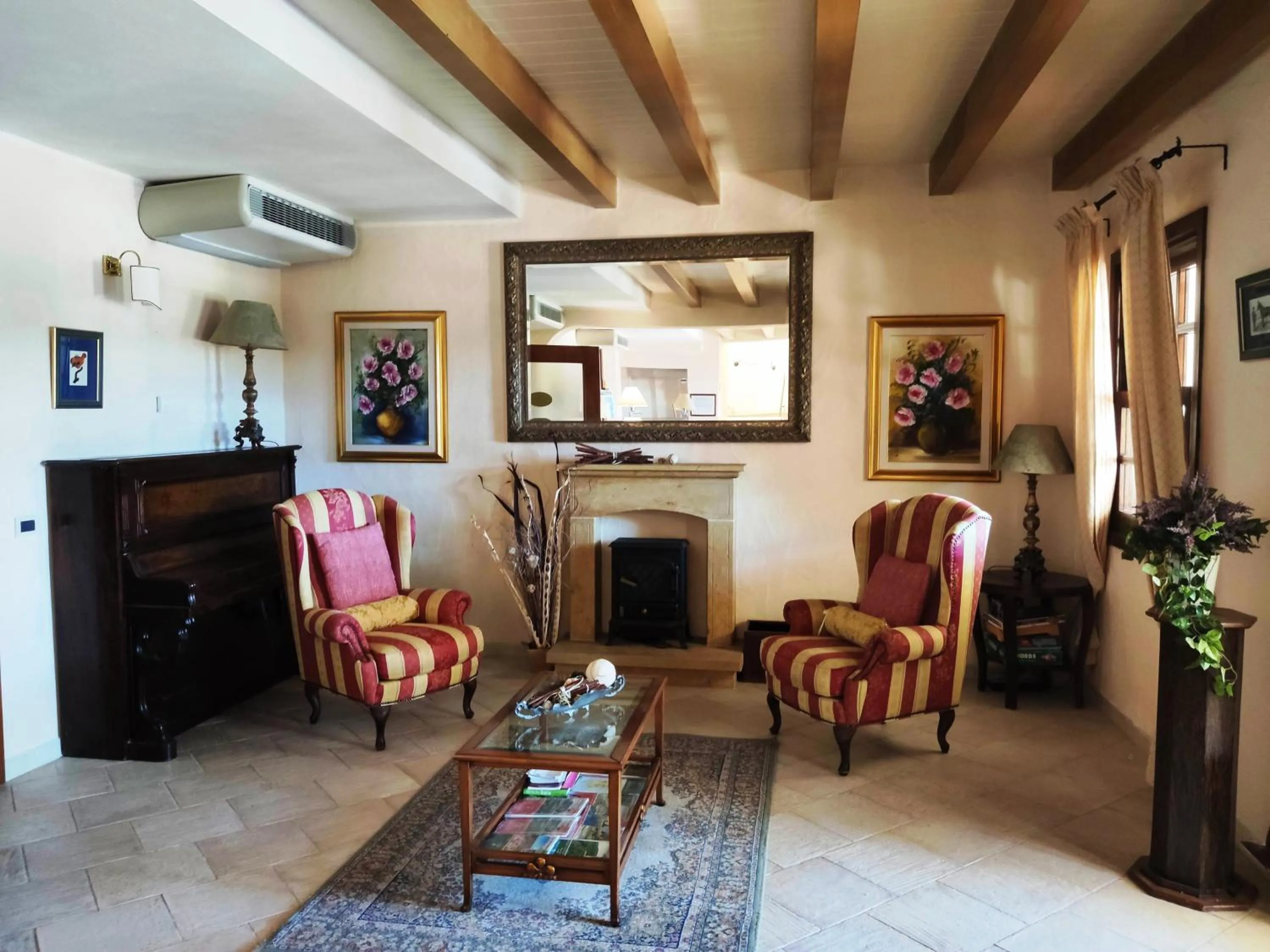 Lobby or reception in Is Benas Country Lodge