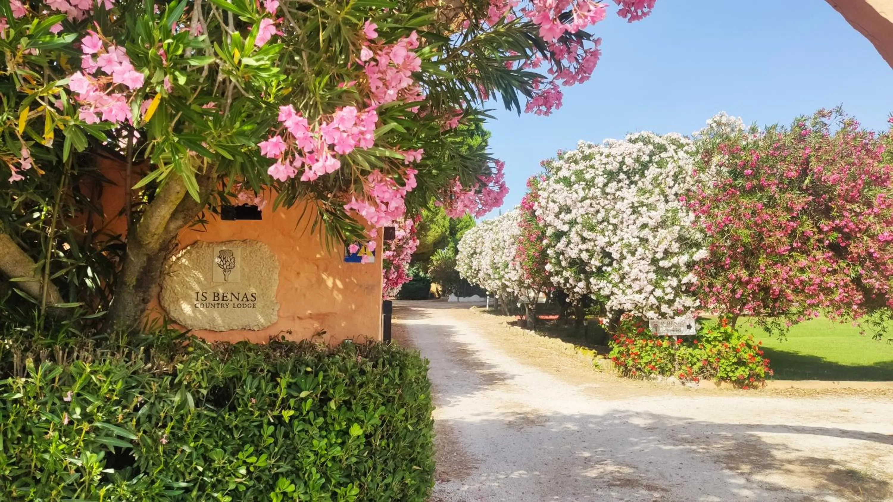 Facade/entrance in Is Benas Country Lodge