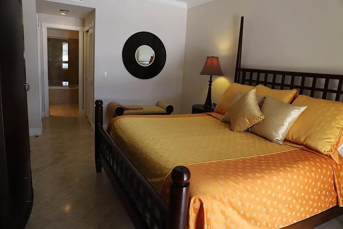 Bed in Villa Renaissance Grace Bay