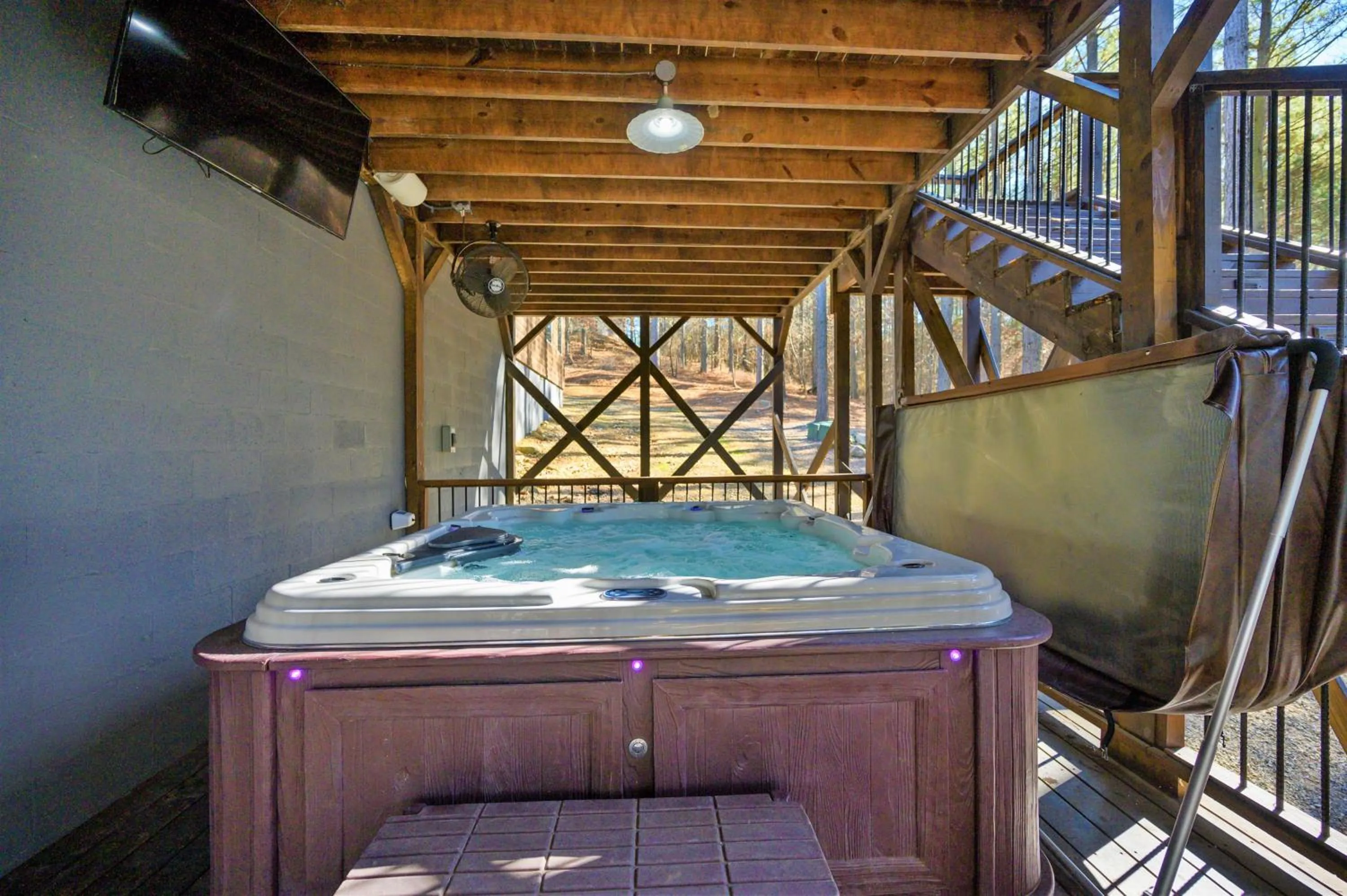 The Nomi Lodge - Sleeps 28 - Gorgeous Rustic Cabin, Centrally Located, Tons of Amenities