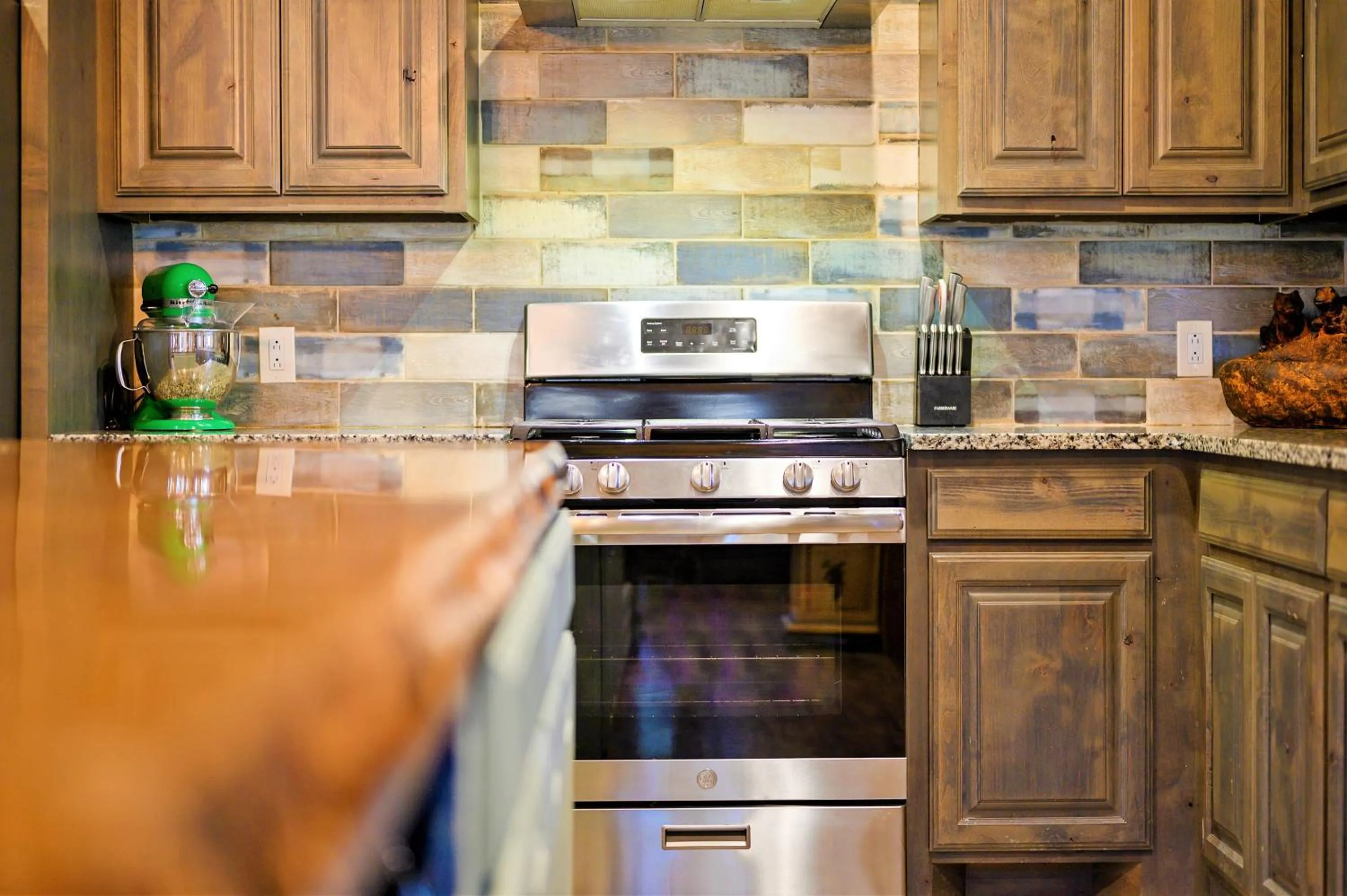 The Nomi Lodge - Sleeps 28 - Gorgeous Rustic Cabin, Centrally Located, Tons of Amenities