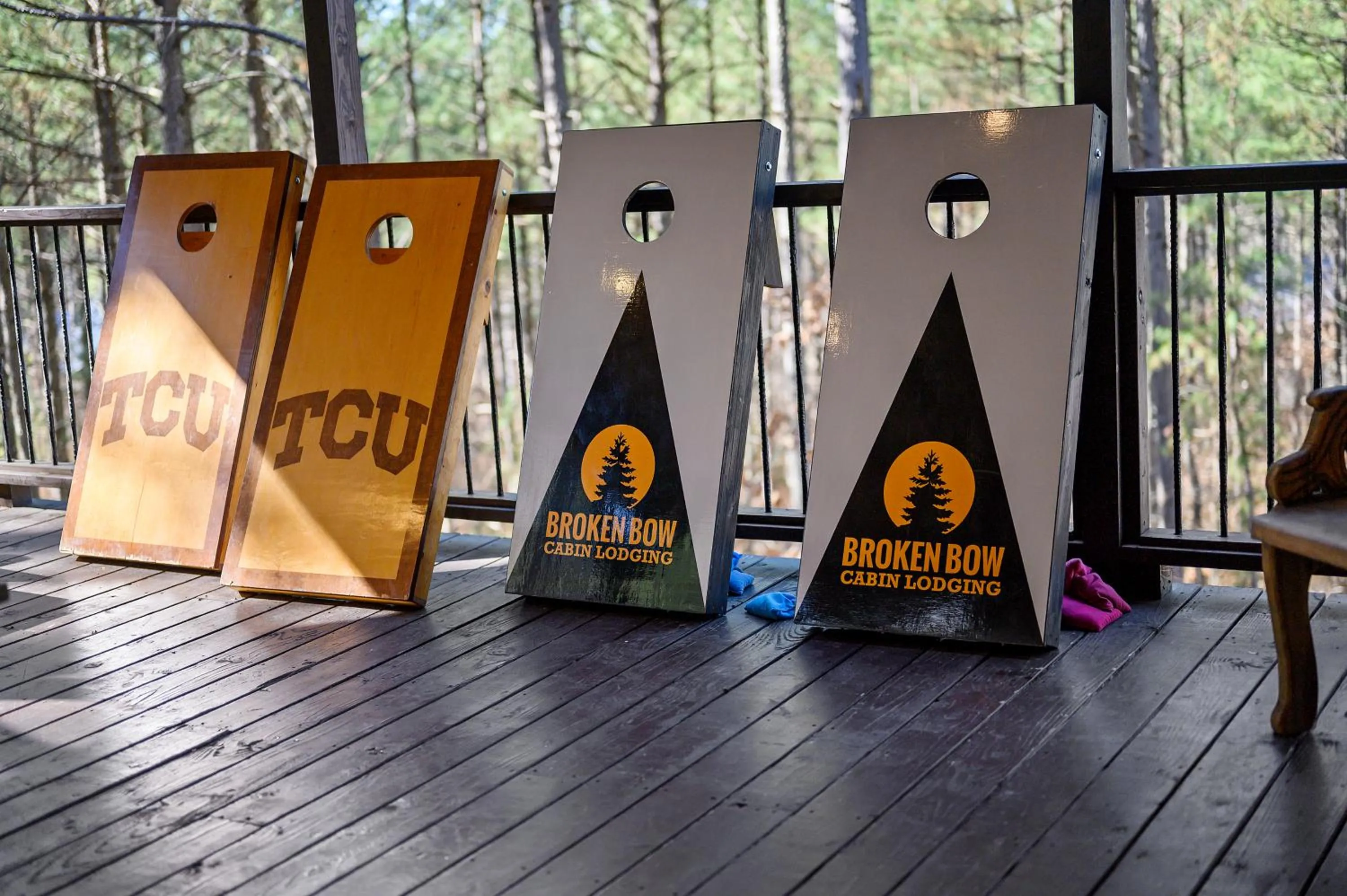 The Nomi Lodge - Sleeps 28 - Gorgeous Rustic Cabin, Centrally Located, Tons of Amenities