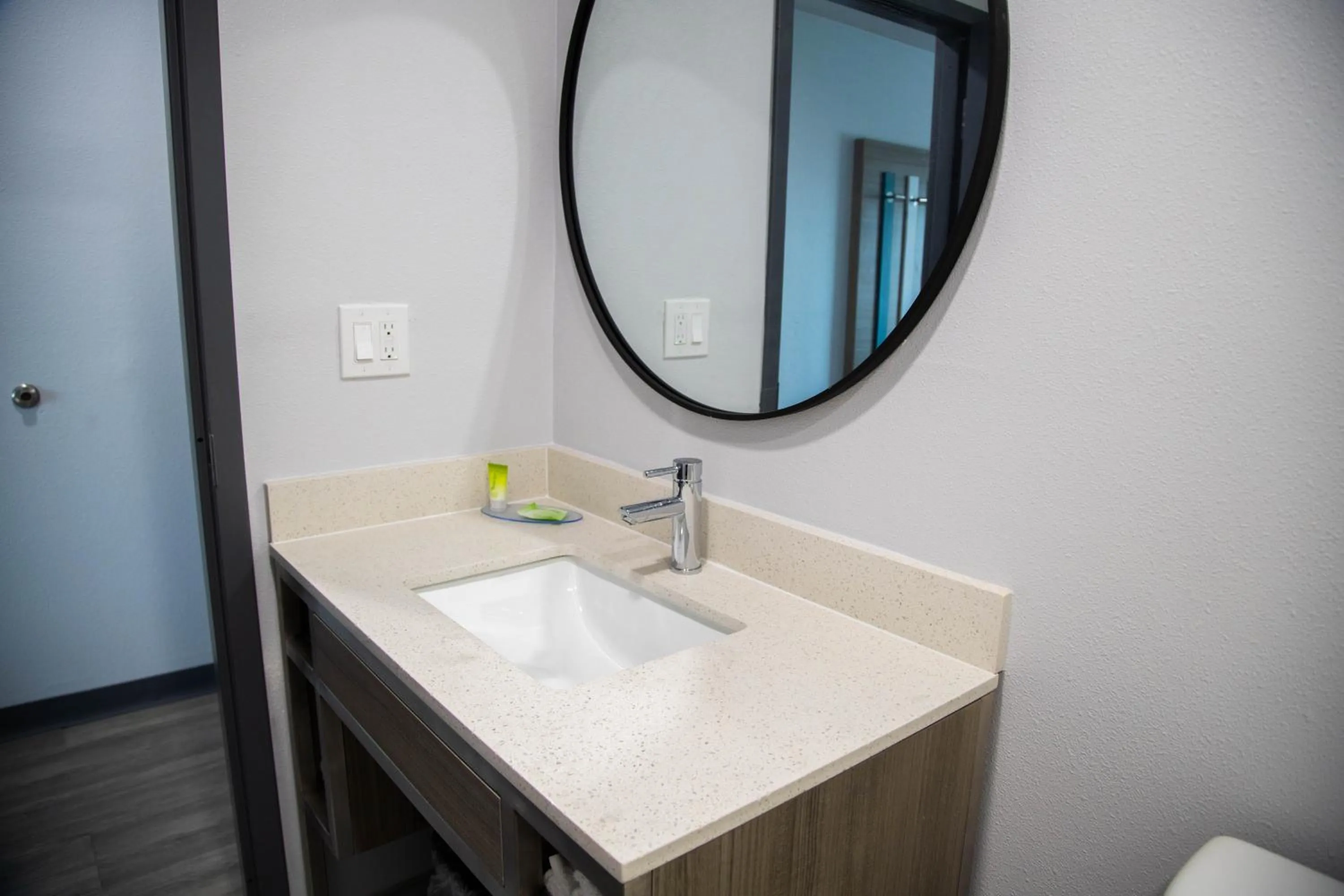 Pico Rivera Inn and Suites