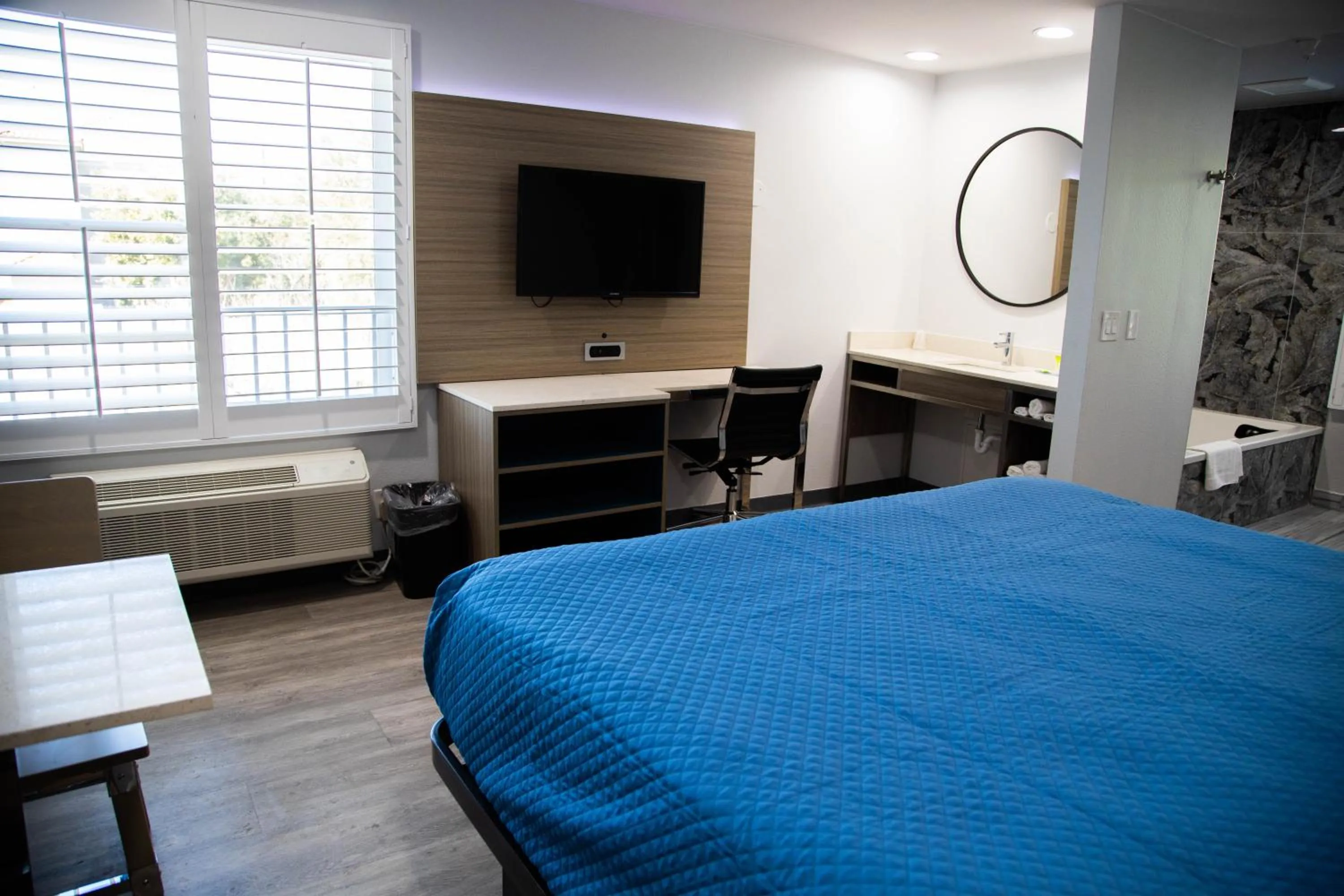 Bed in Pico Rivera Inn and Suites