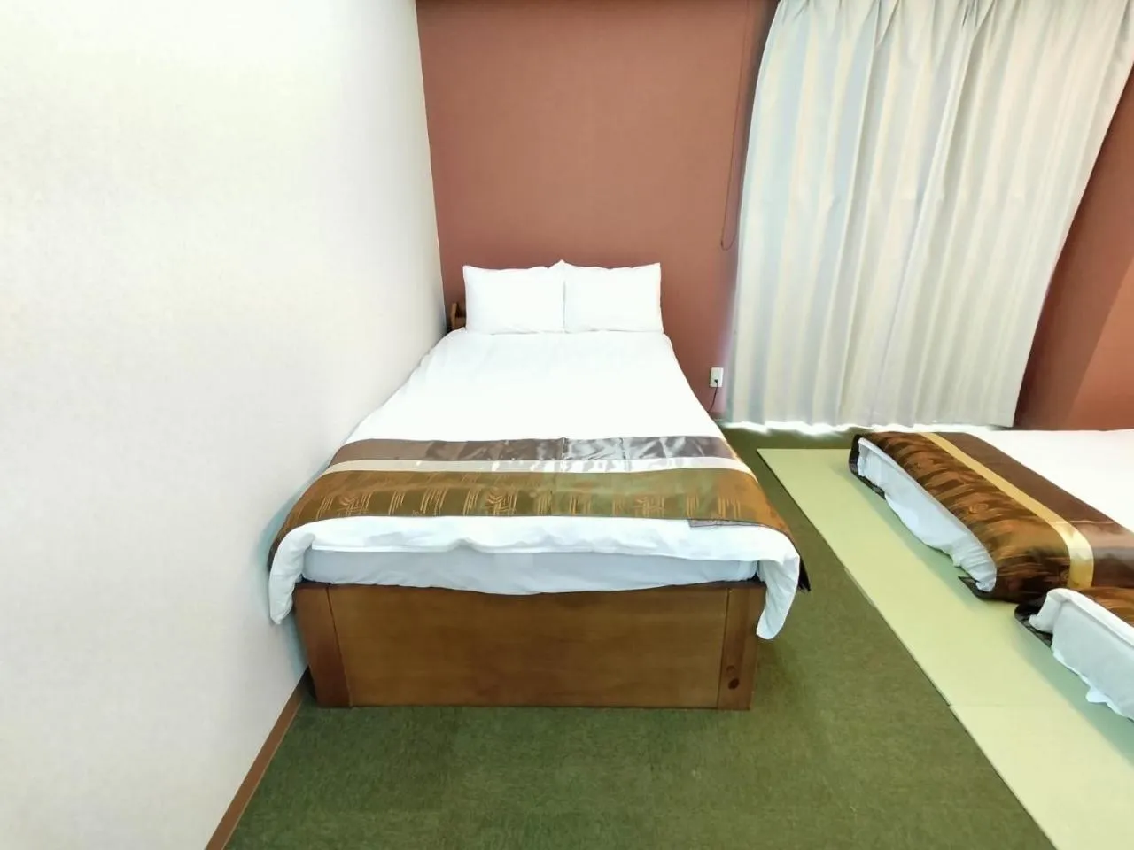 Photo of the whole room, Bed in Ozawa Building