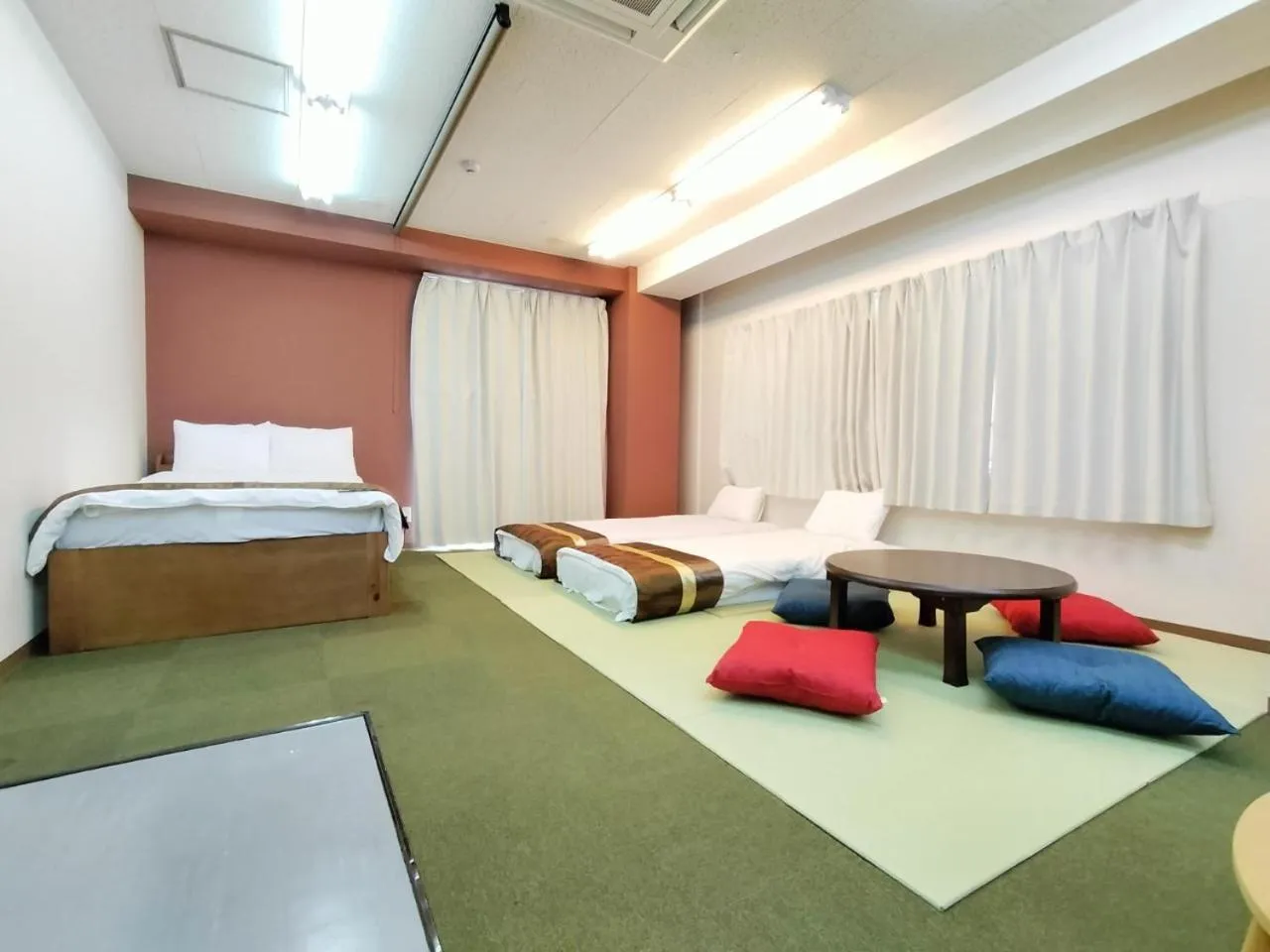 Photo of the whole room, Bed in Ozawa Building