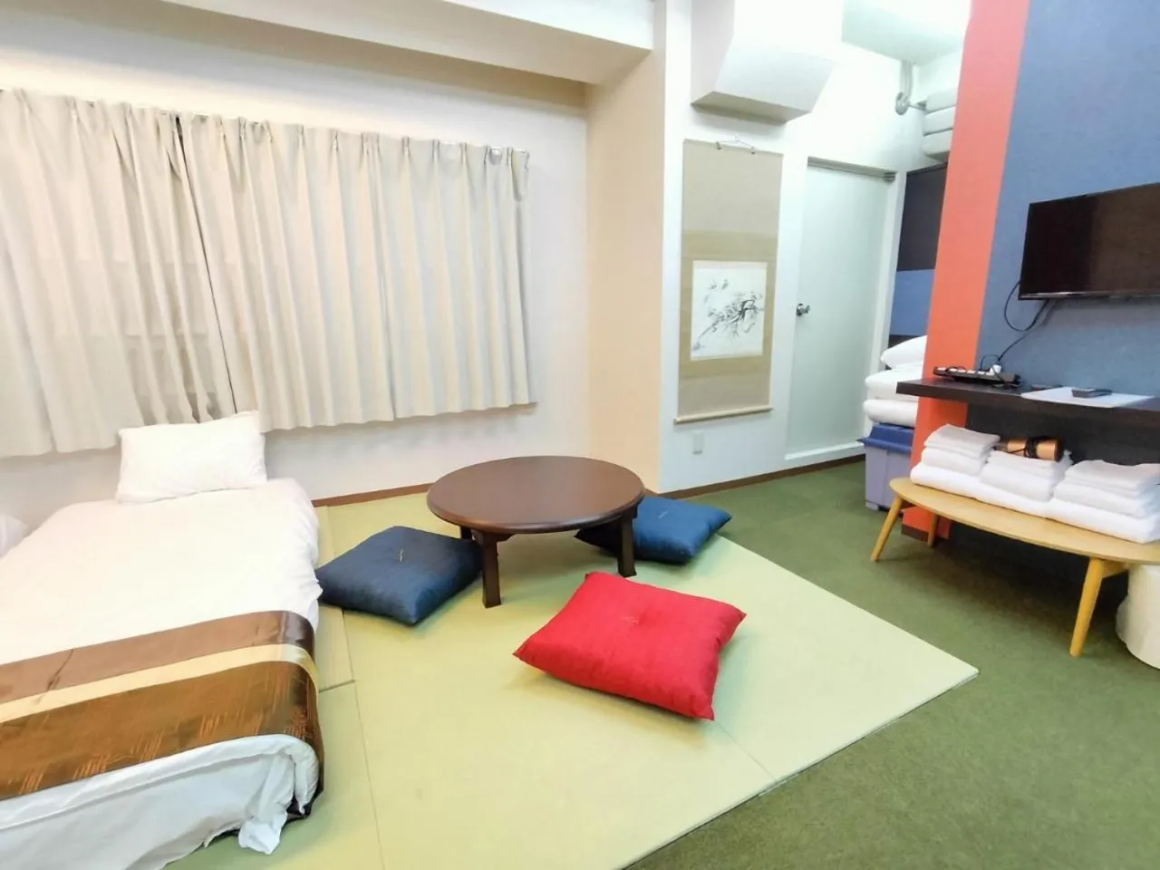 Photo of the whole room, Bed in Ozawa Building